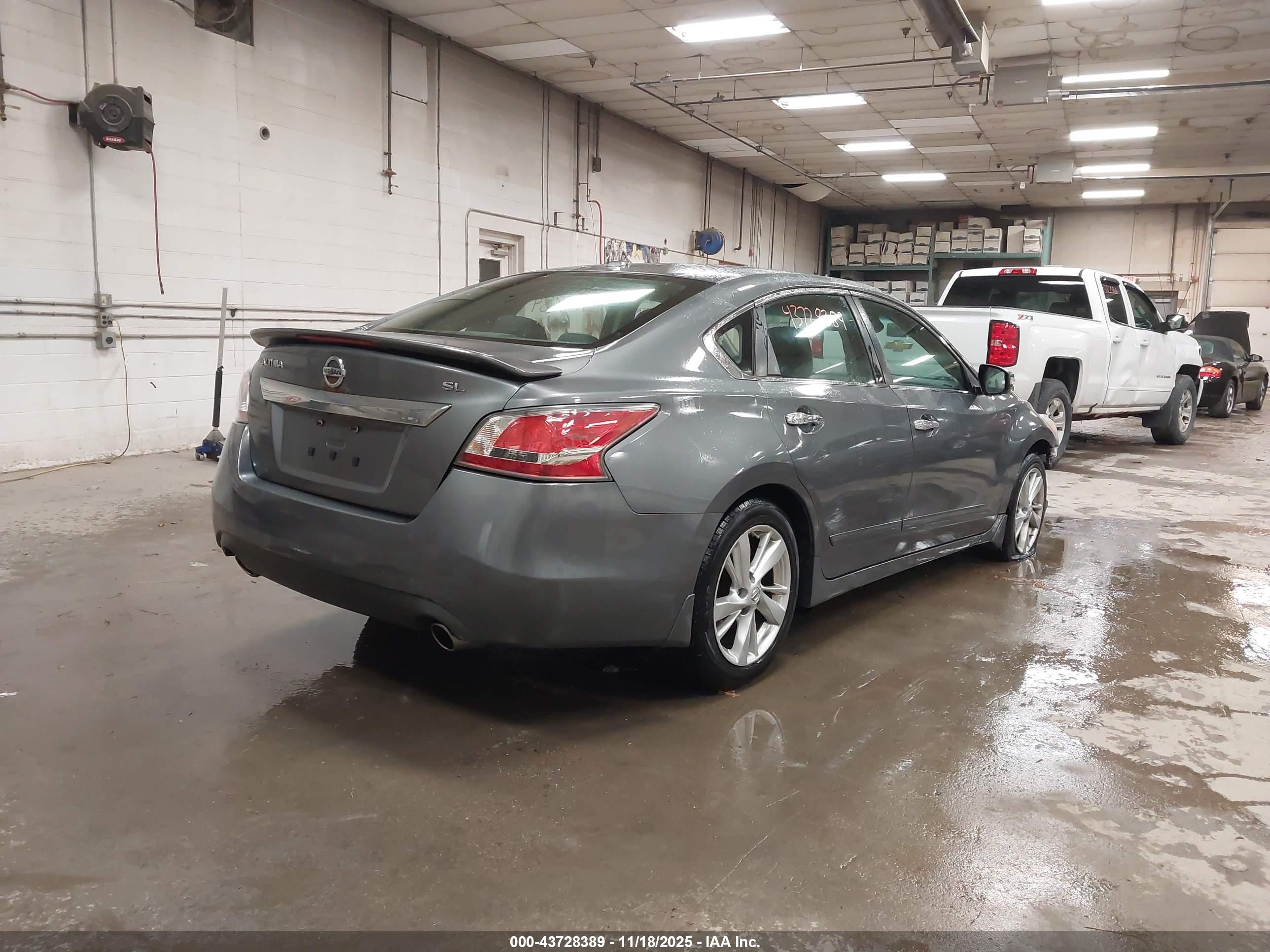 NISSAN ALTIMA image 4