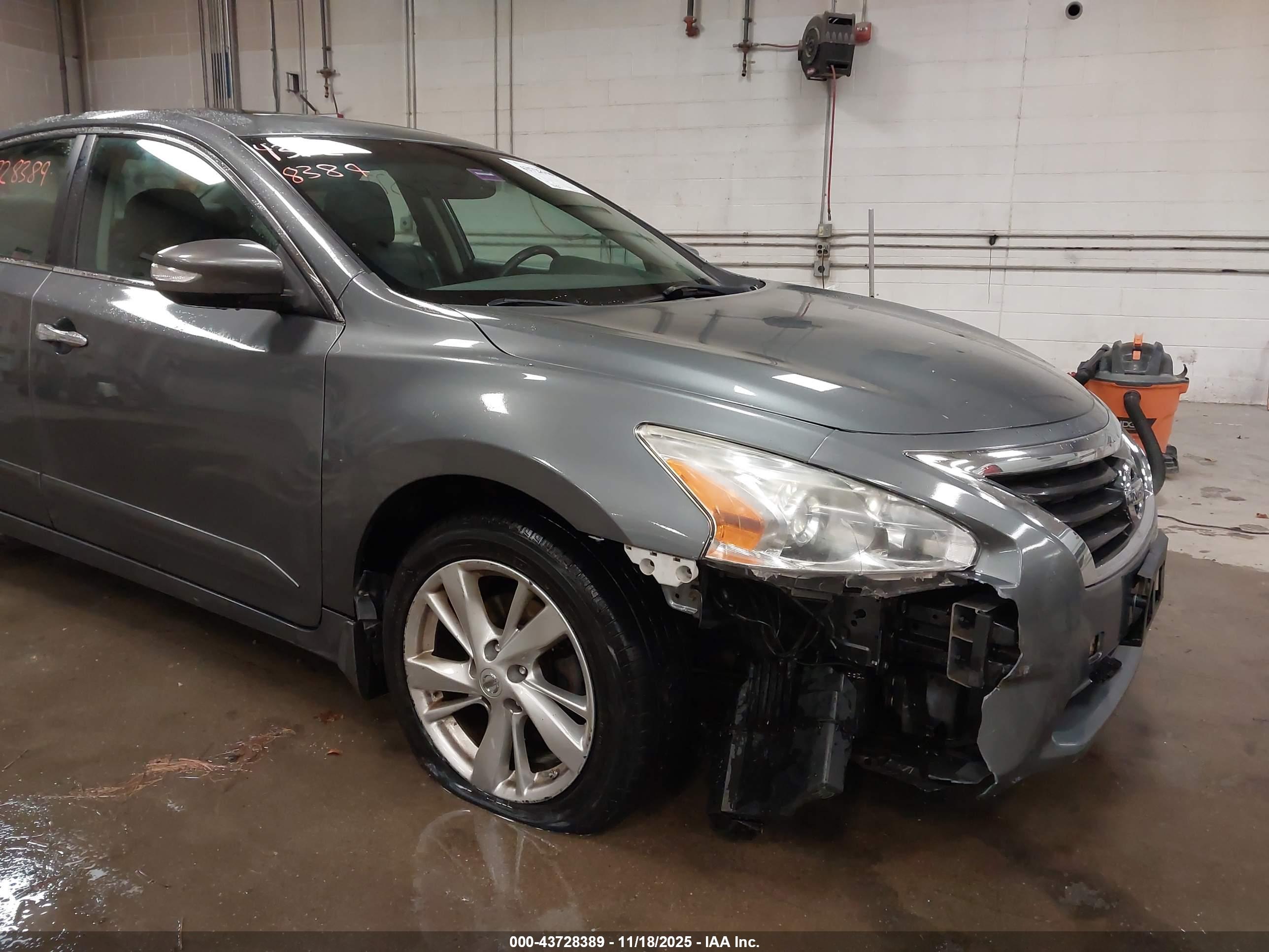NISSAN ALTIMA image 6