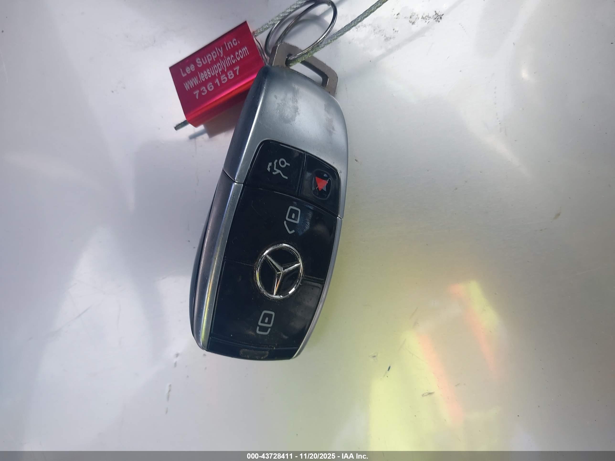 MERCEDES-BENZ E image 11