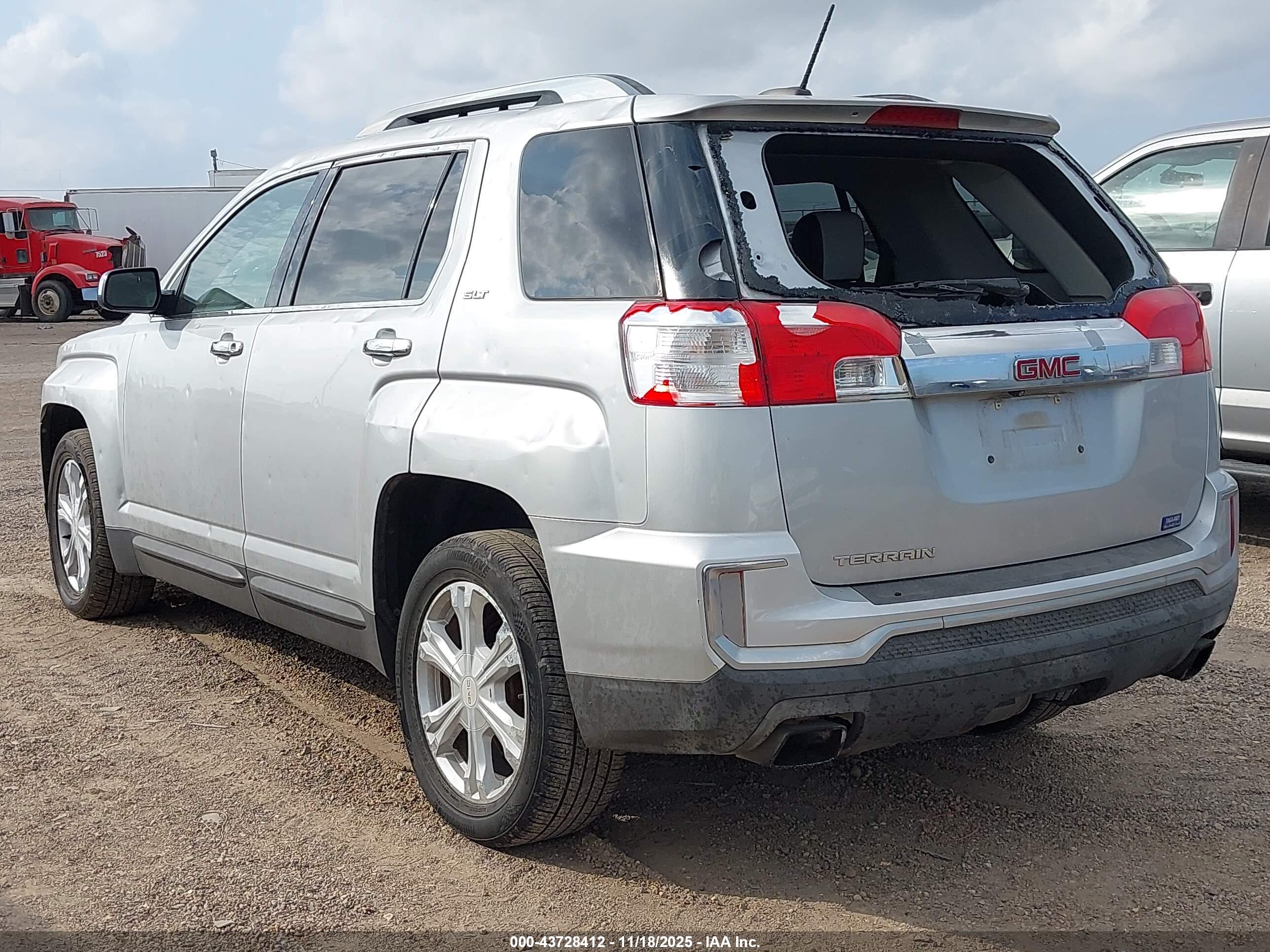 GMC TERRAIN image 3