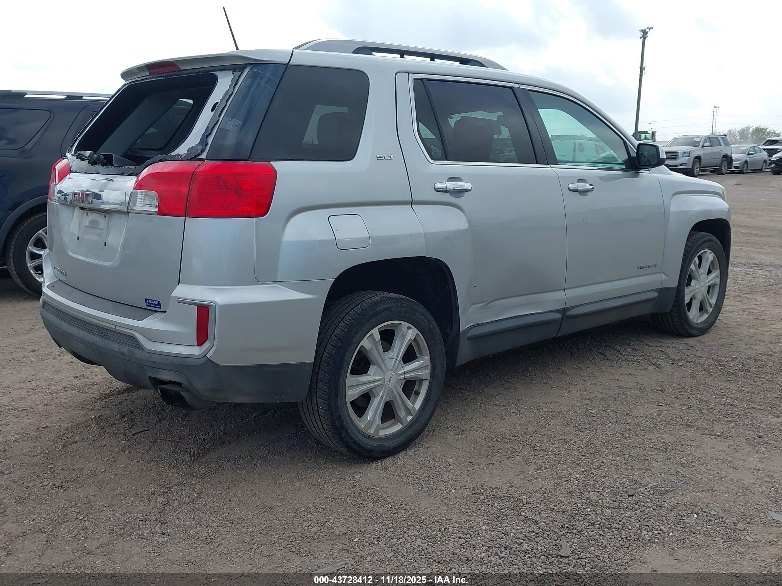 GMC TERRAIN image 4