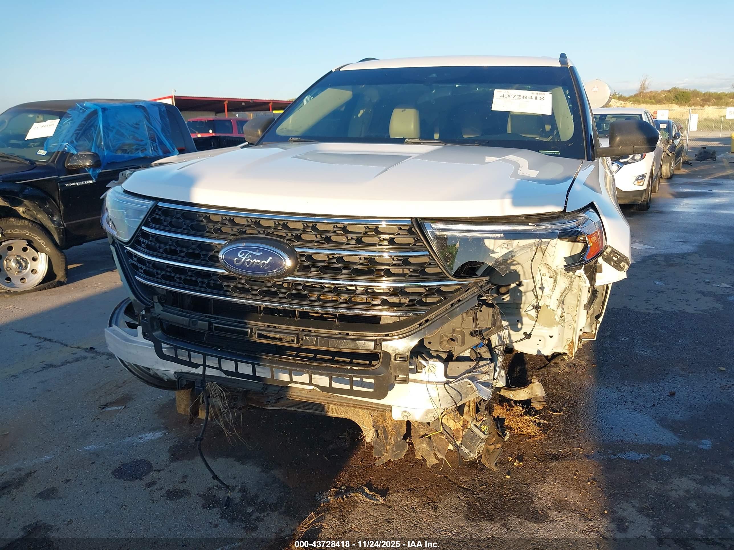 FORD EXPLORER image 6