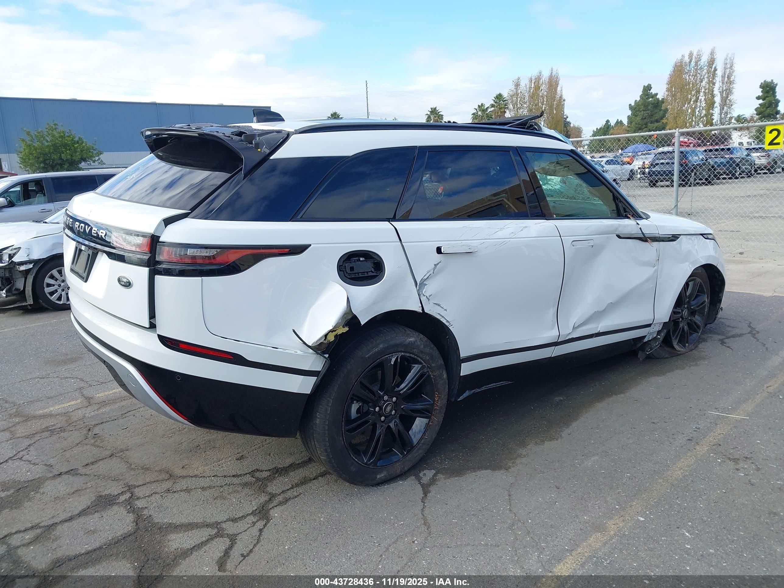 LAND ROVER image 4