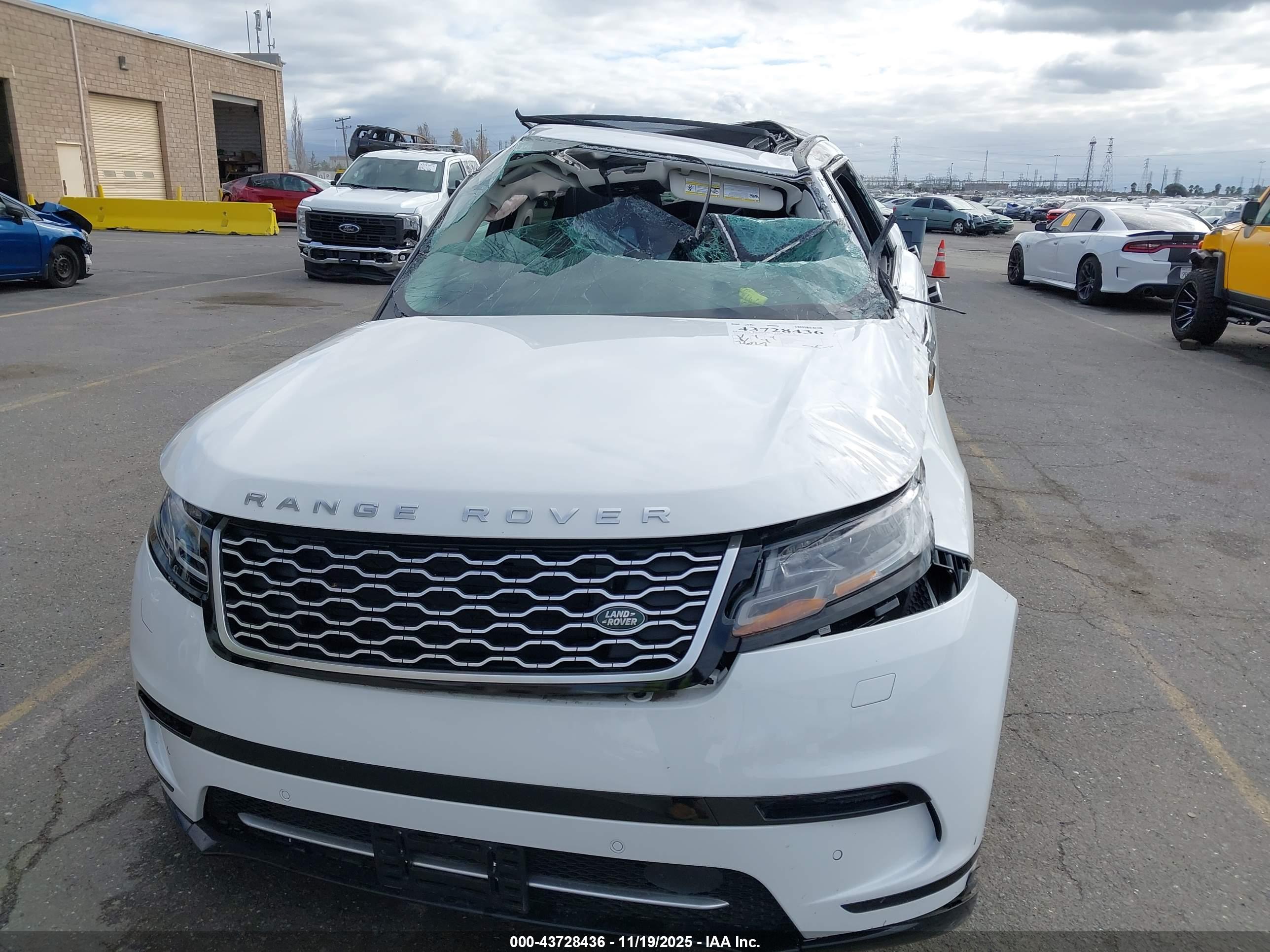 LAND ROVER image 6