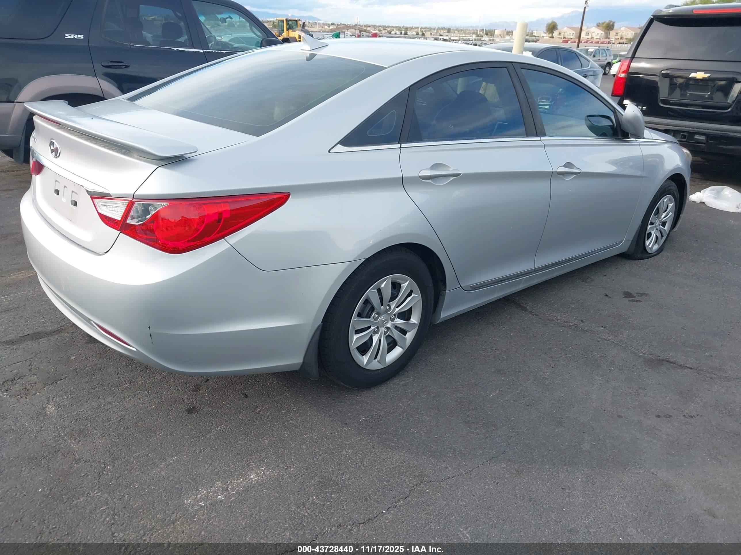 HYUNDAI SONATA image 4