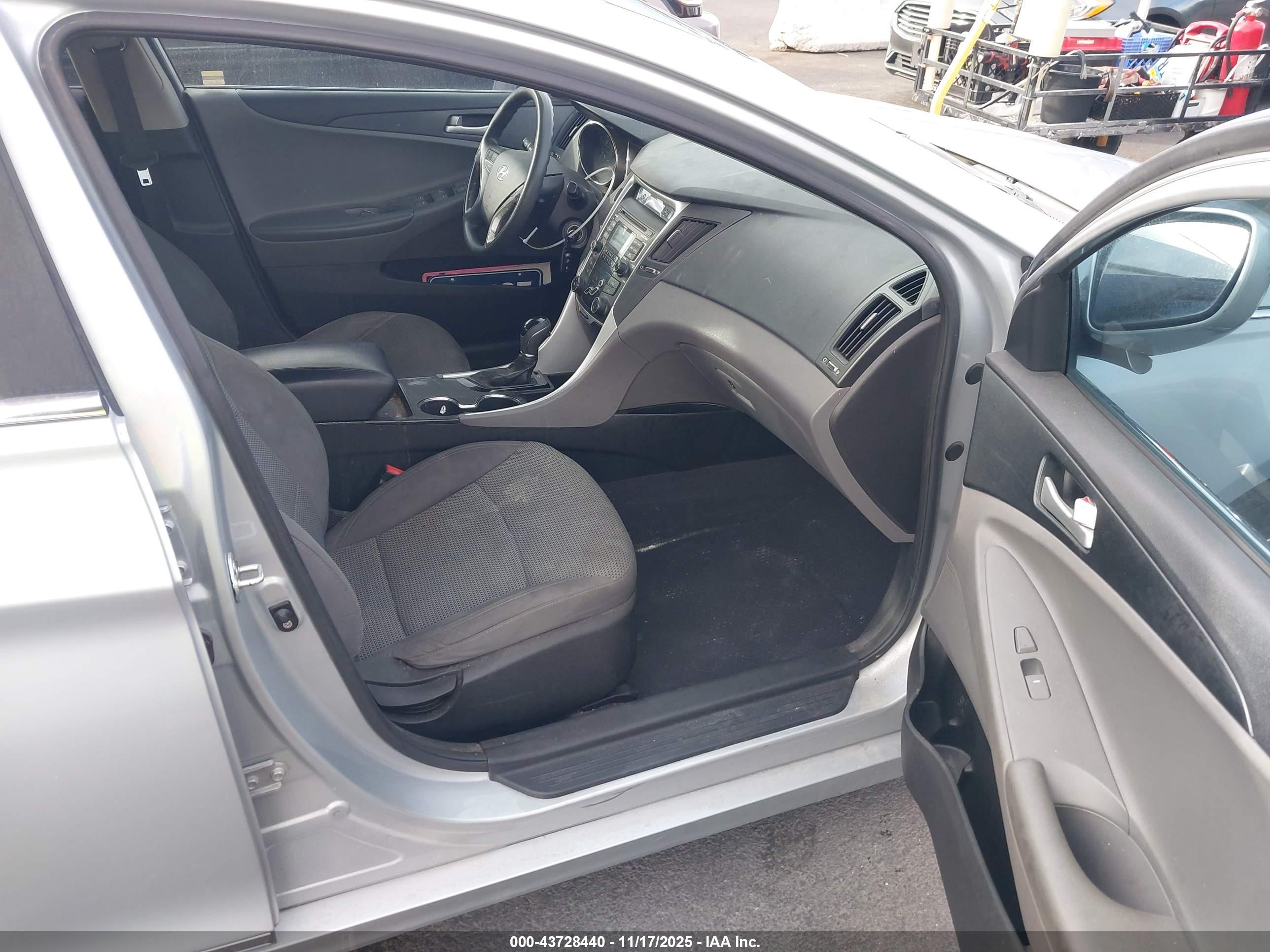 HYUNDAI SONATA image 5