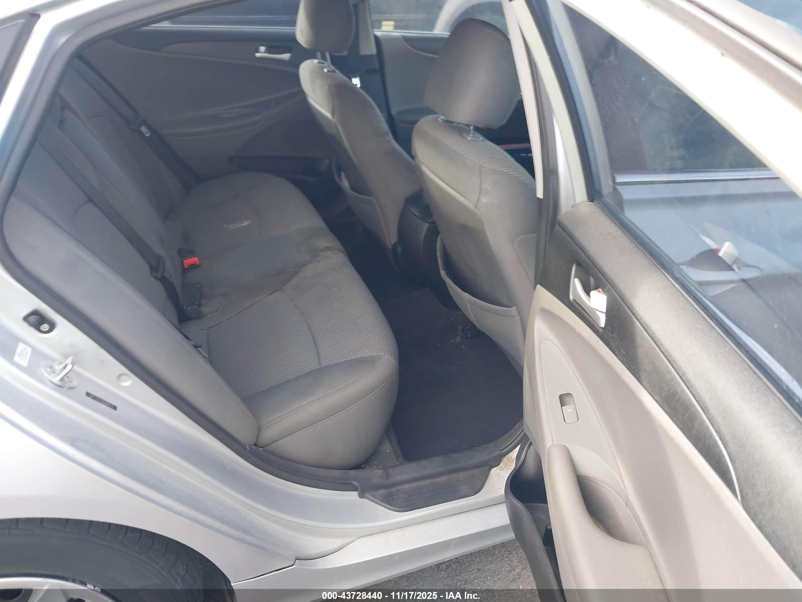 HYUNDAI SONATA image 8