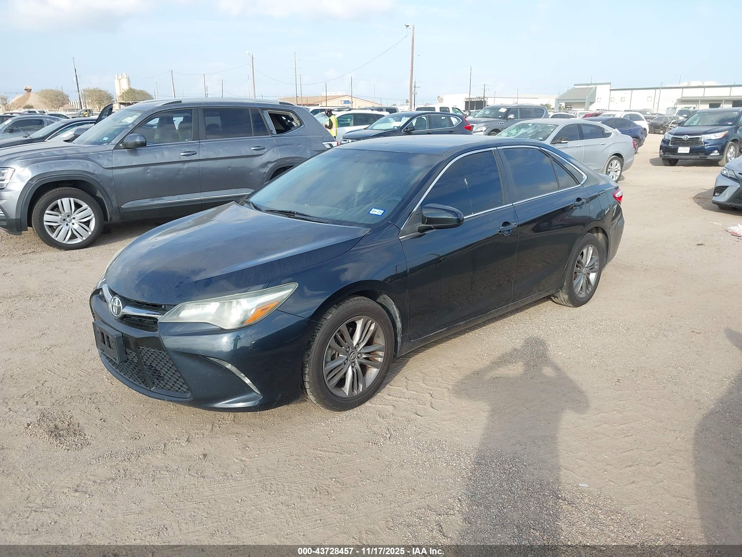 TOYOTA CAMRY image 2