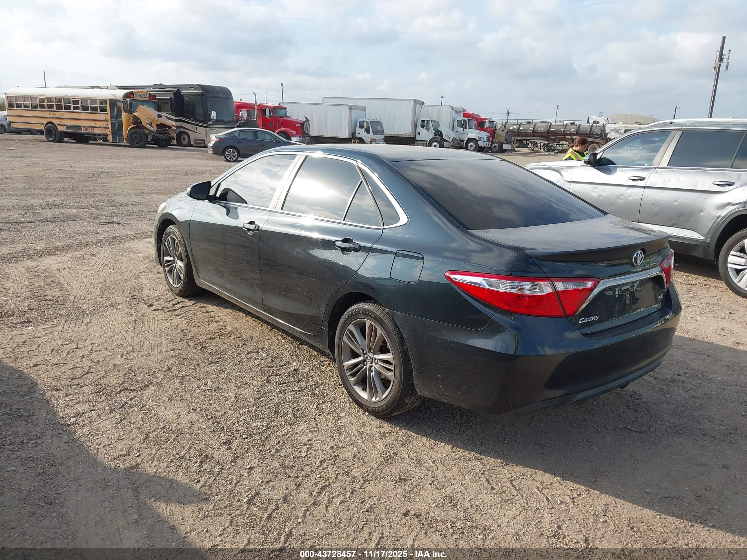 TOYOTA CAMRY image 3