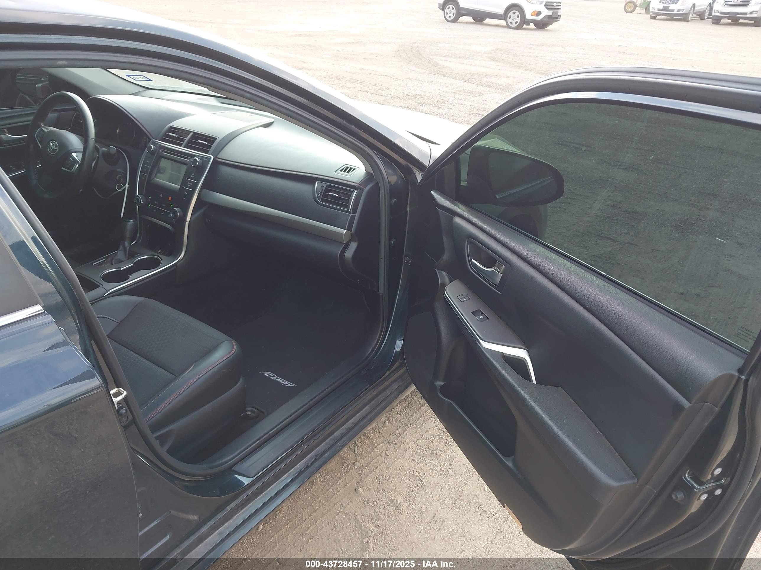 TOYOTA CAMRY image 5
