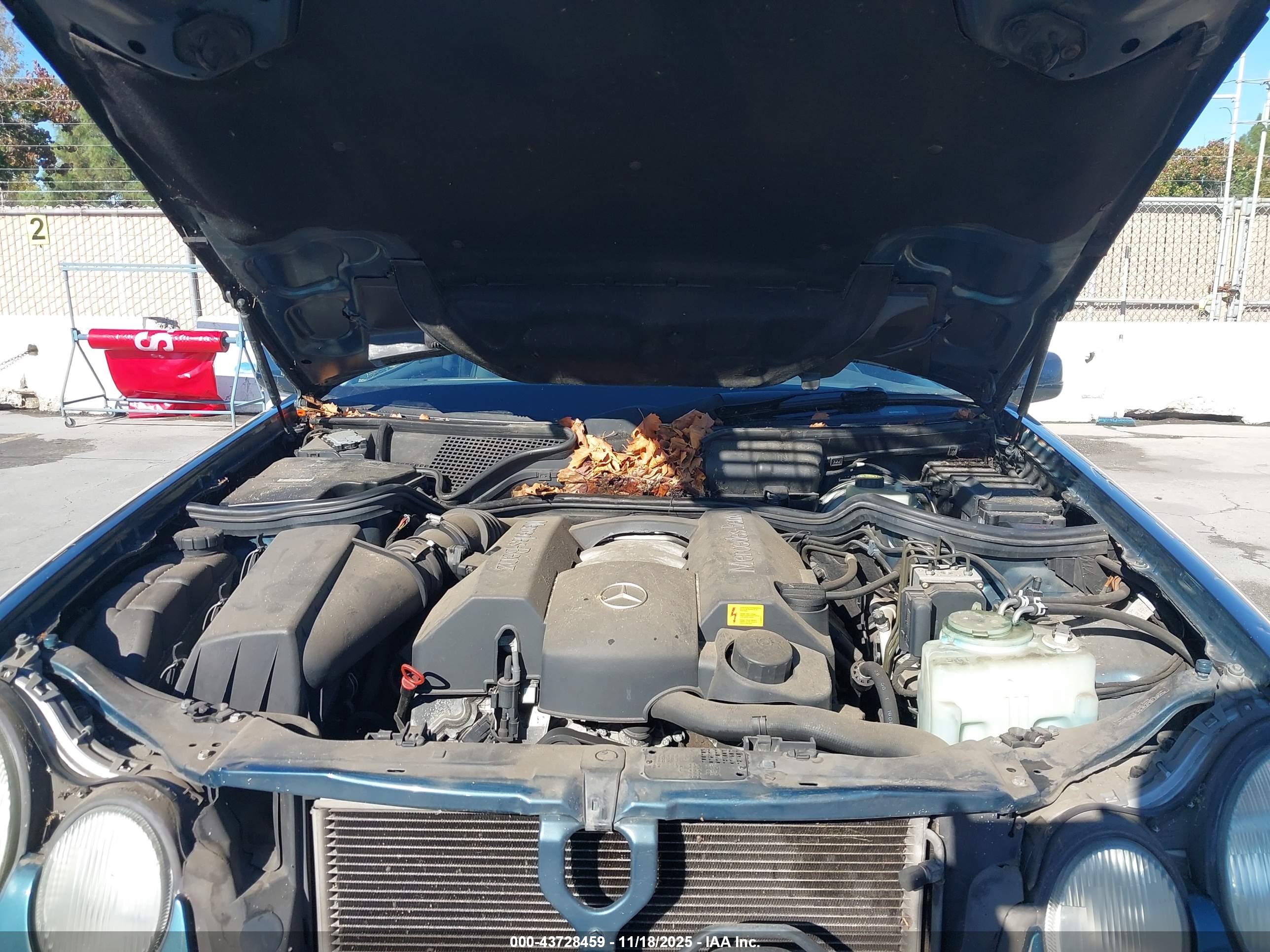 MERCEDES-BENZ E image 10