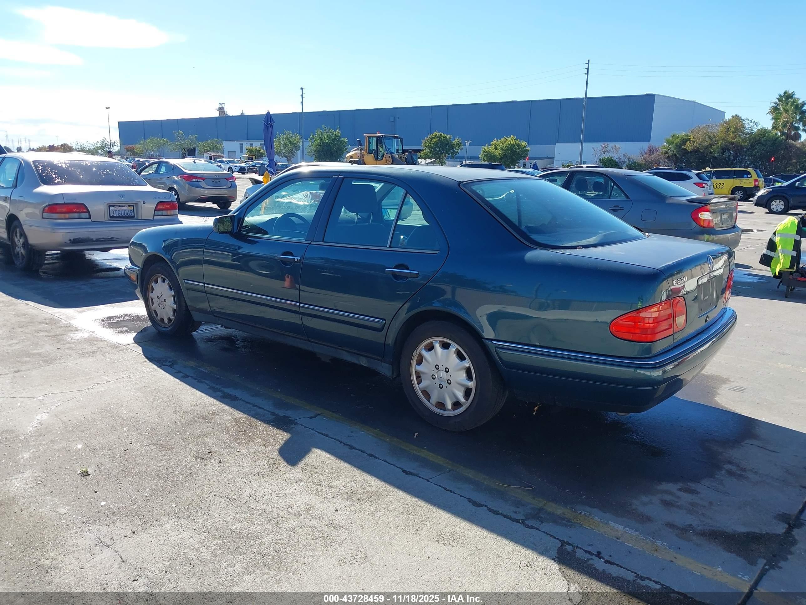 MERCEDES-BENZ E image 3