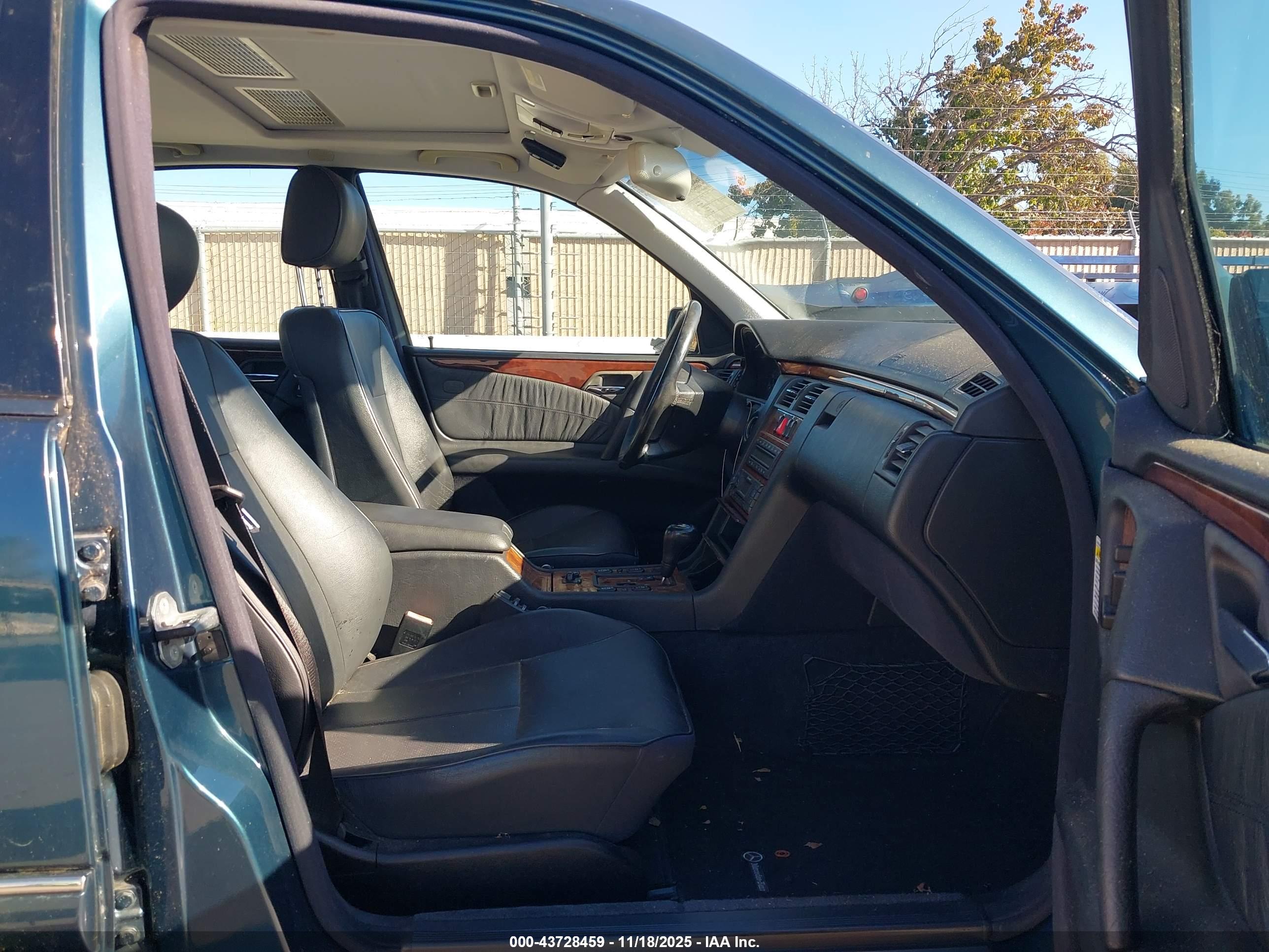 MERCEDES-BENZ E image 5