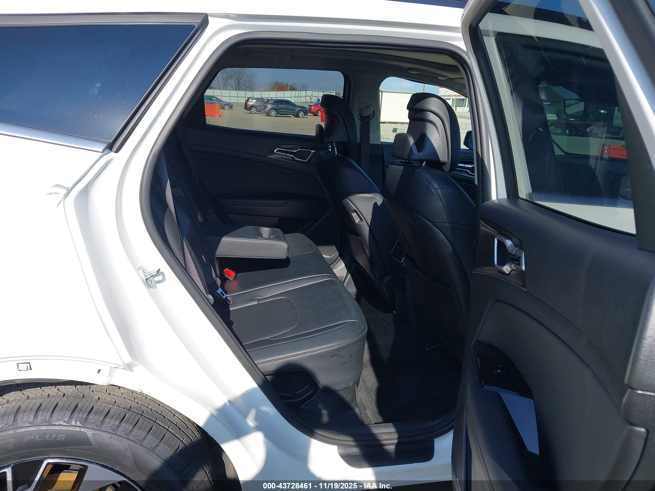 KIA SPORTAGE image 8