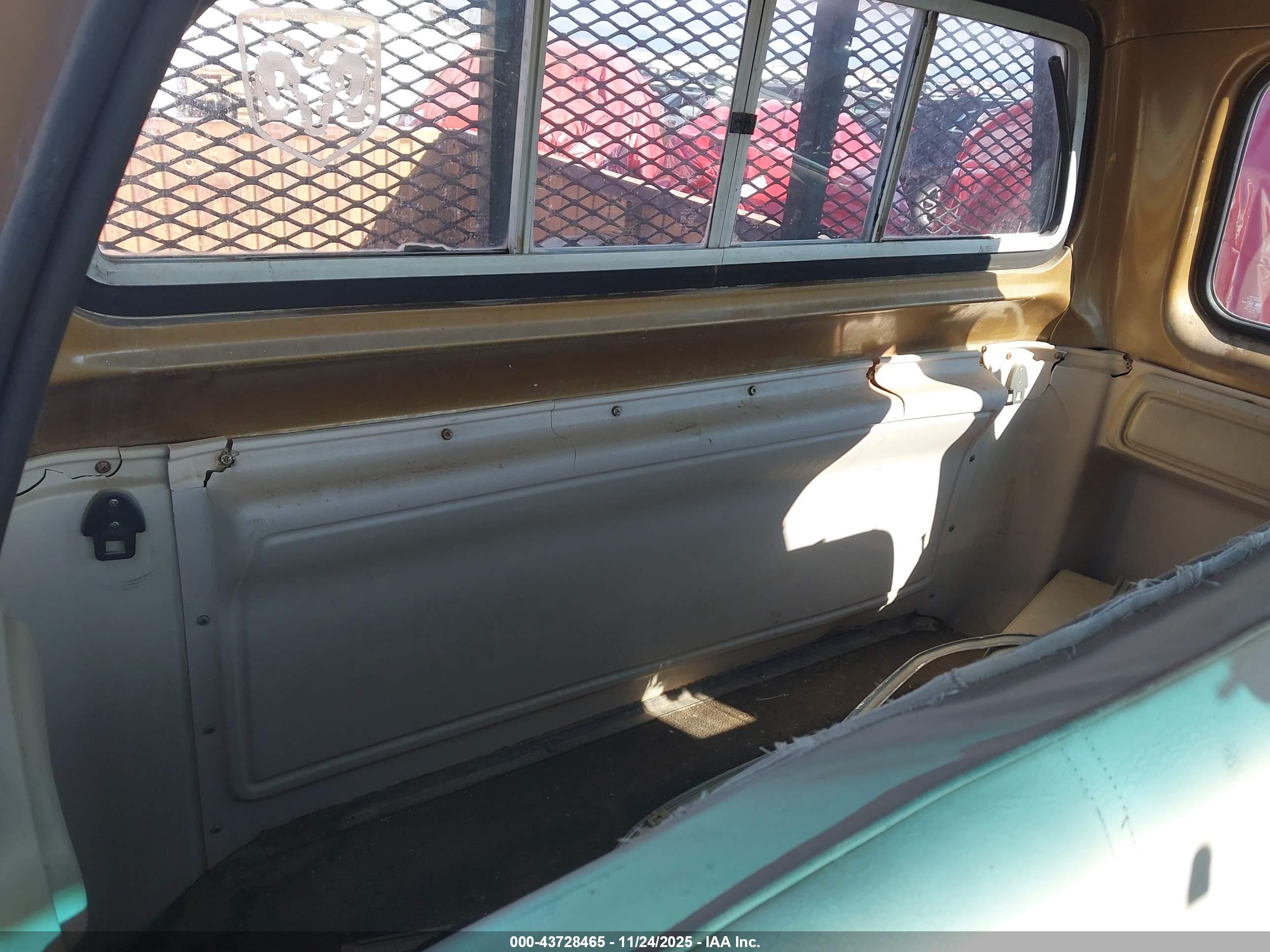 DODGE D150 image 8