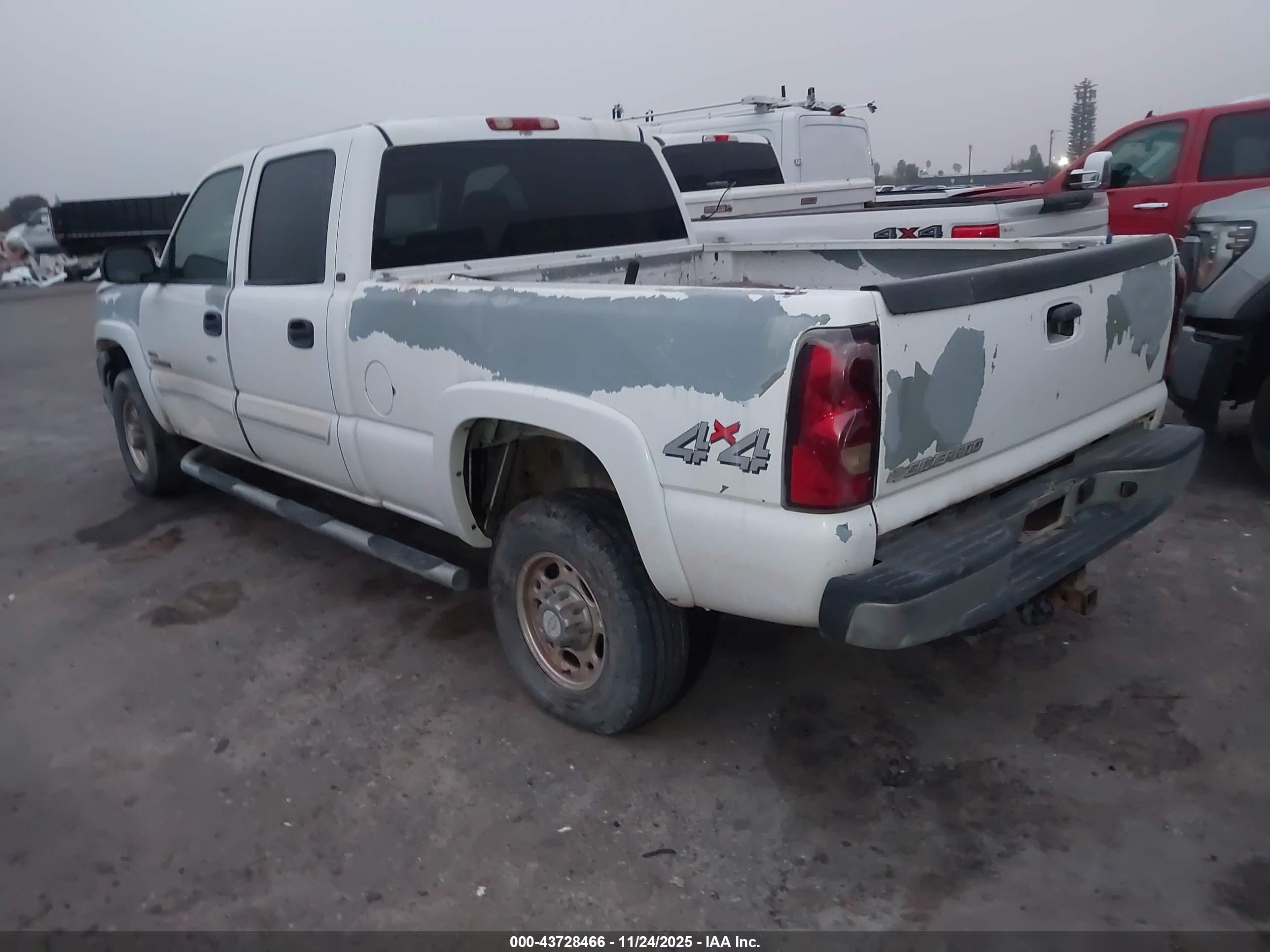 CHEVROLET SILVERADO image 3