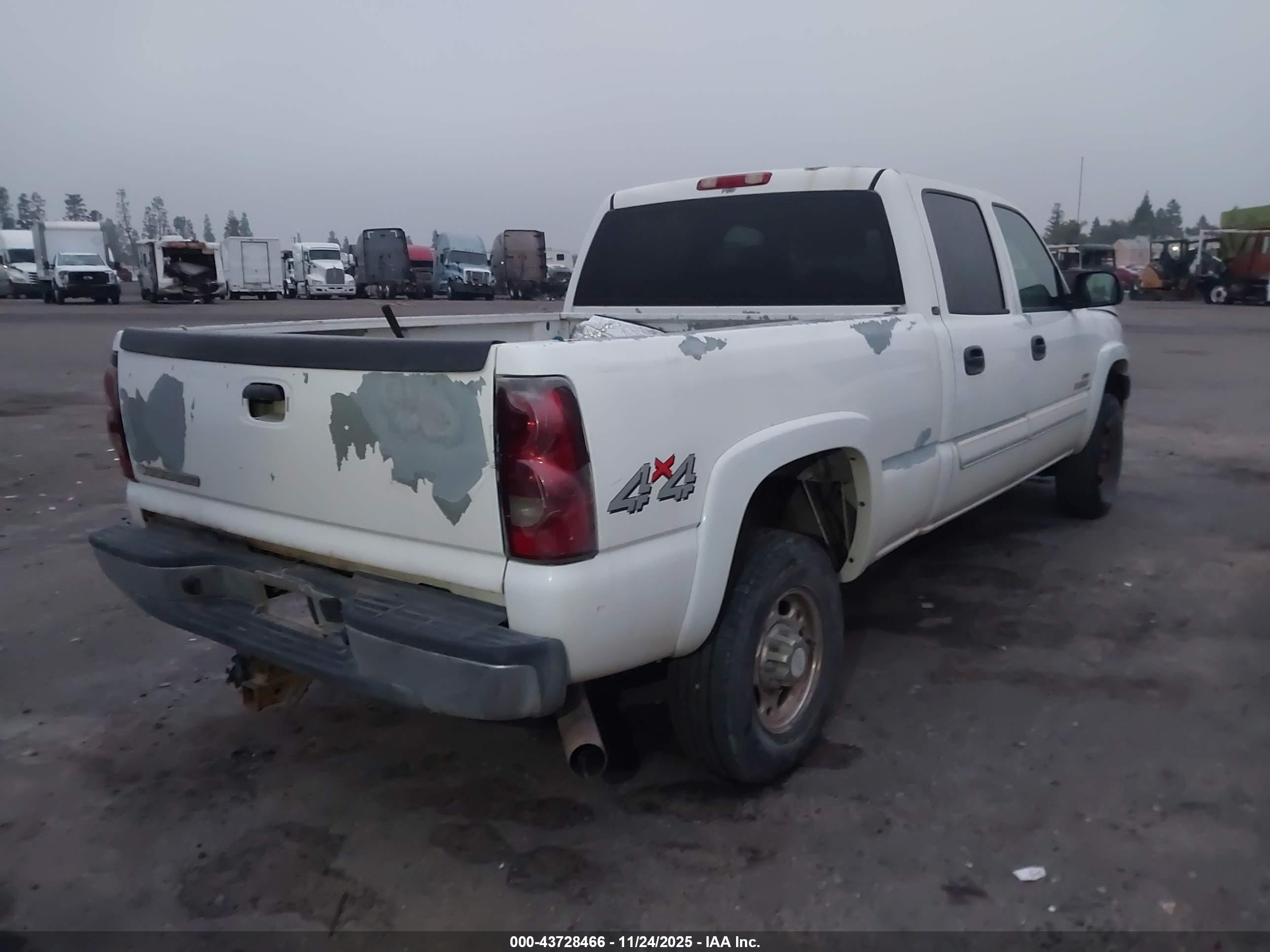 CHEVROLET SILVERADO image 4