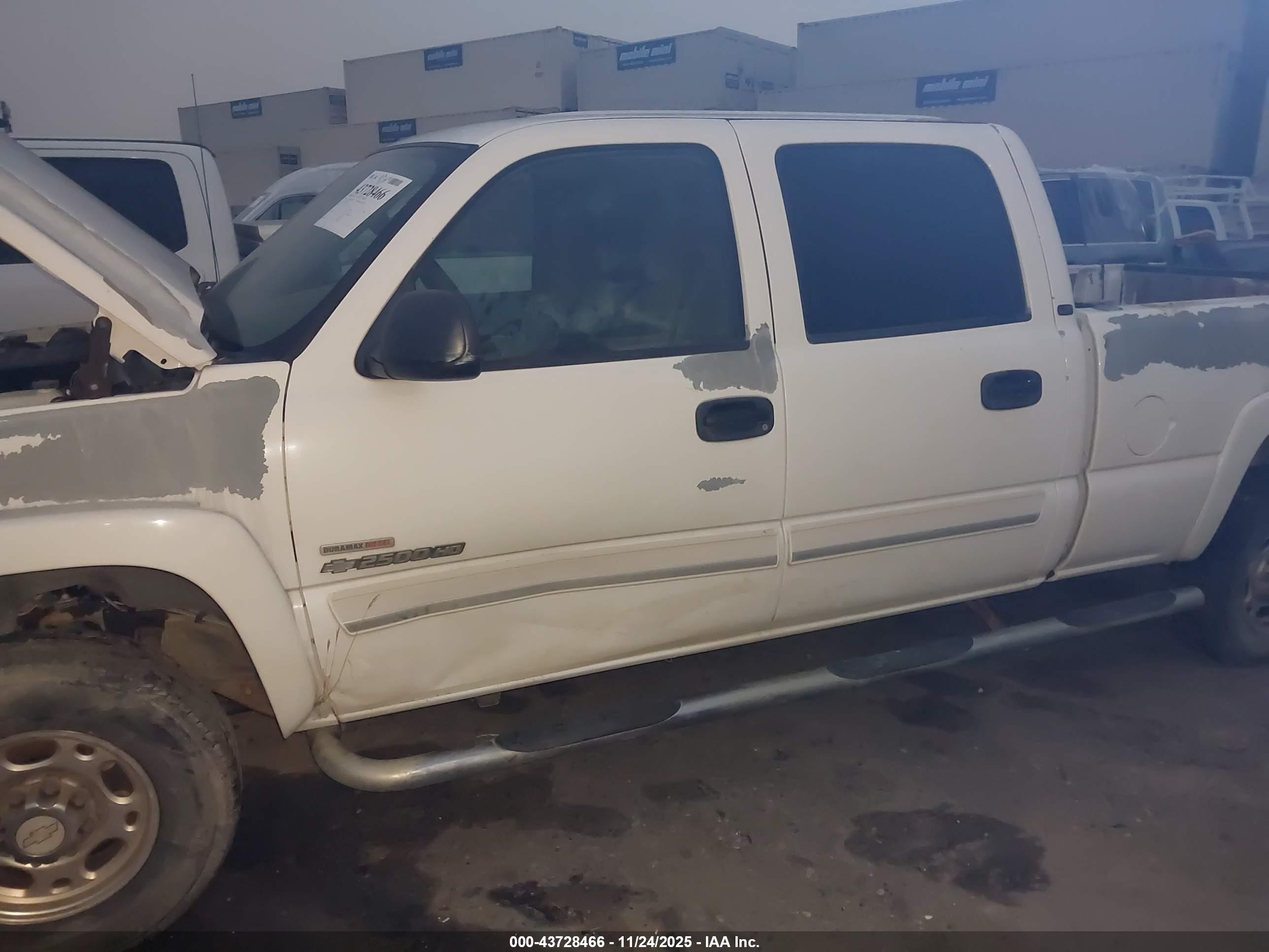 CHEVROLET SILVERADO image 6