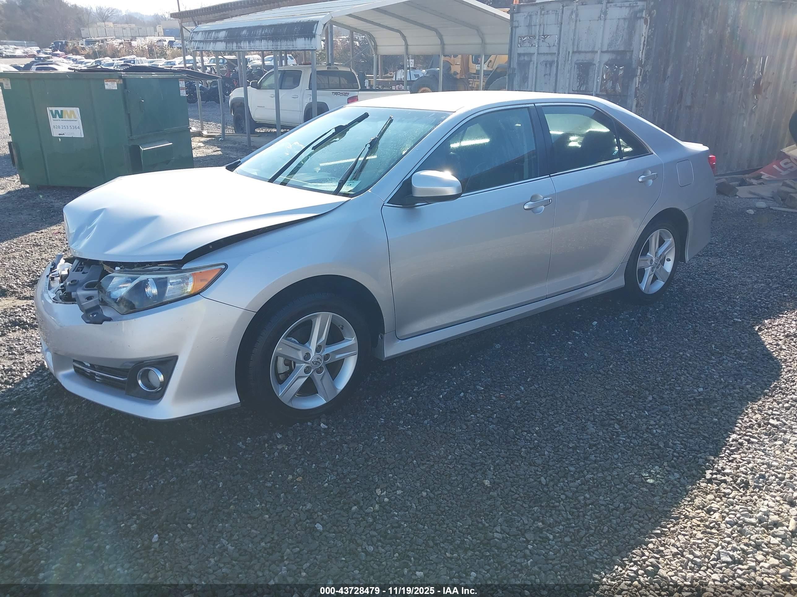 TOYOTA CAMRY image 2