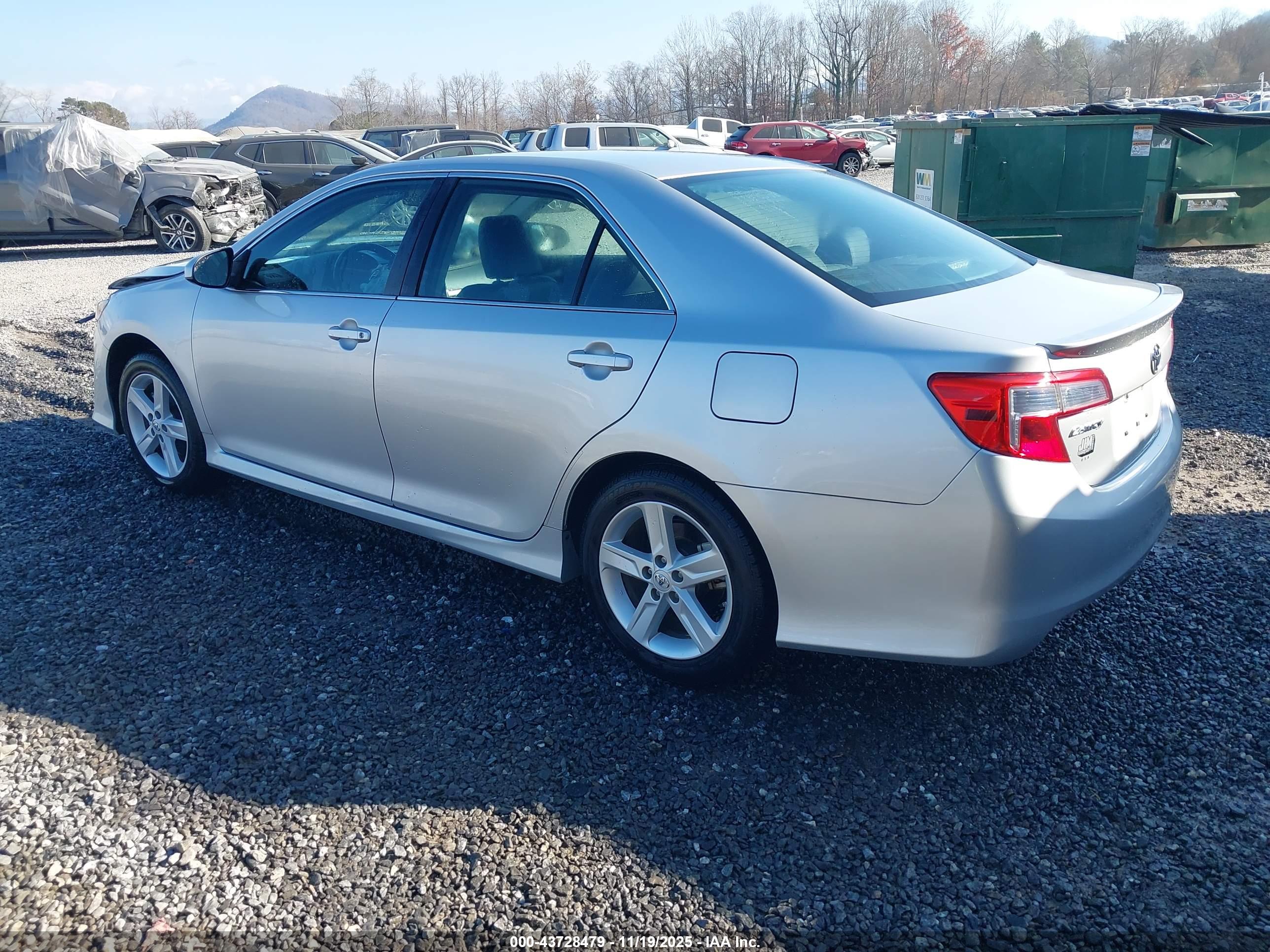 TOYOTA CAMRY image 3