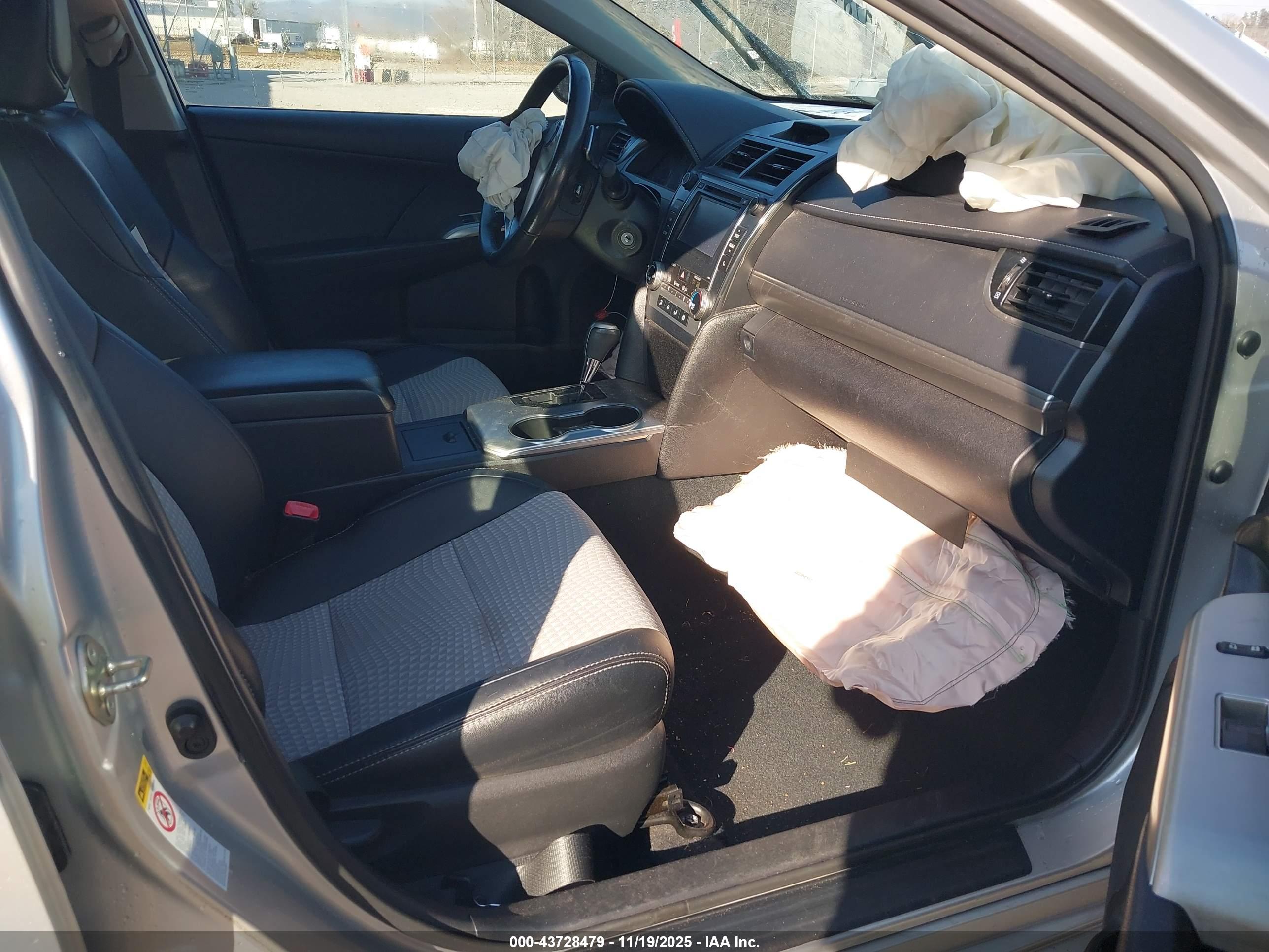 TOYOTA CAMRY image 5