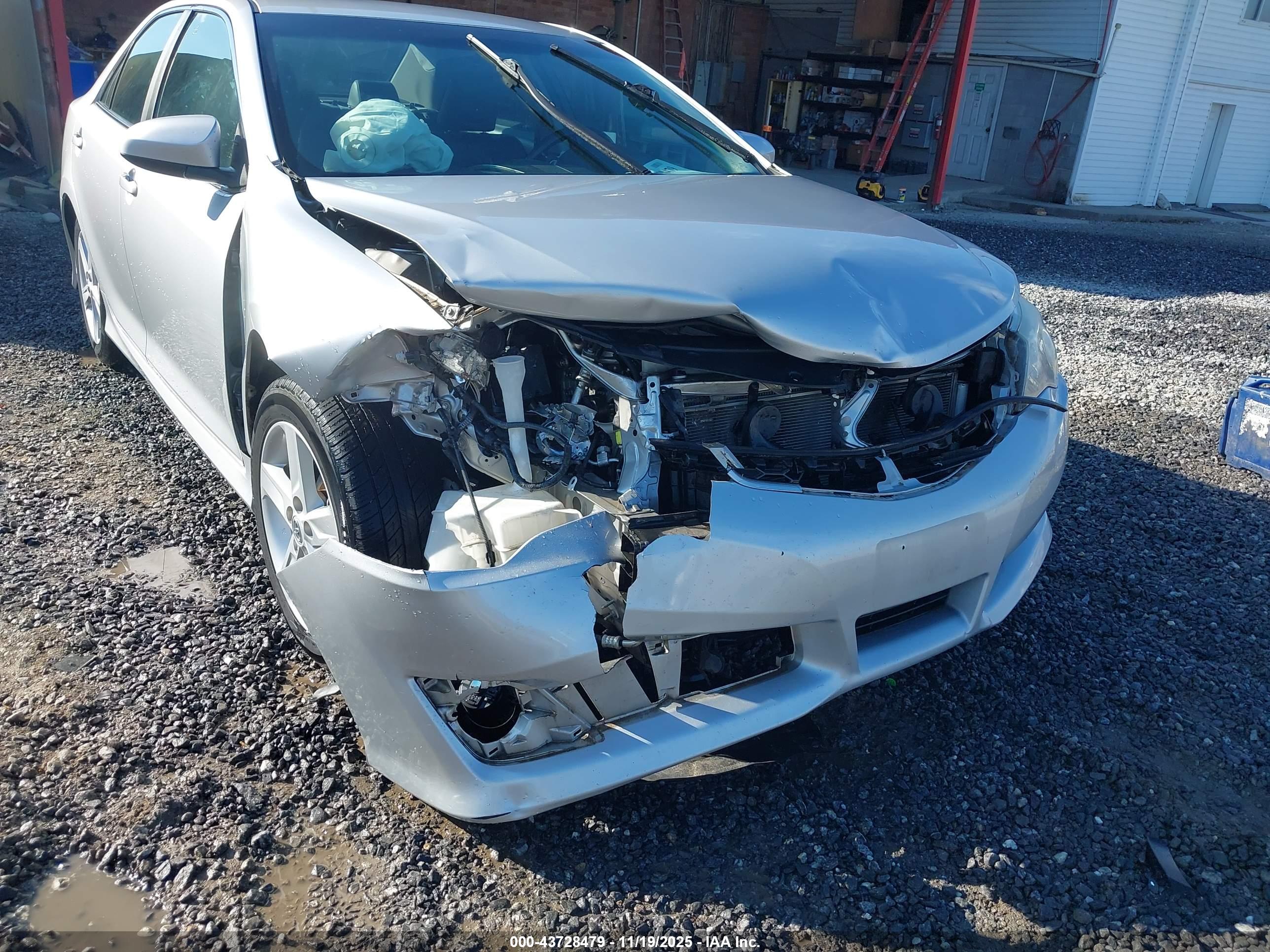 TOYOTA CAMRY image 6