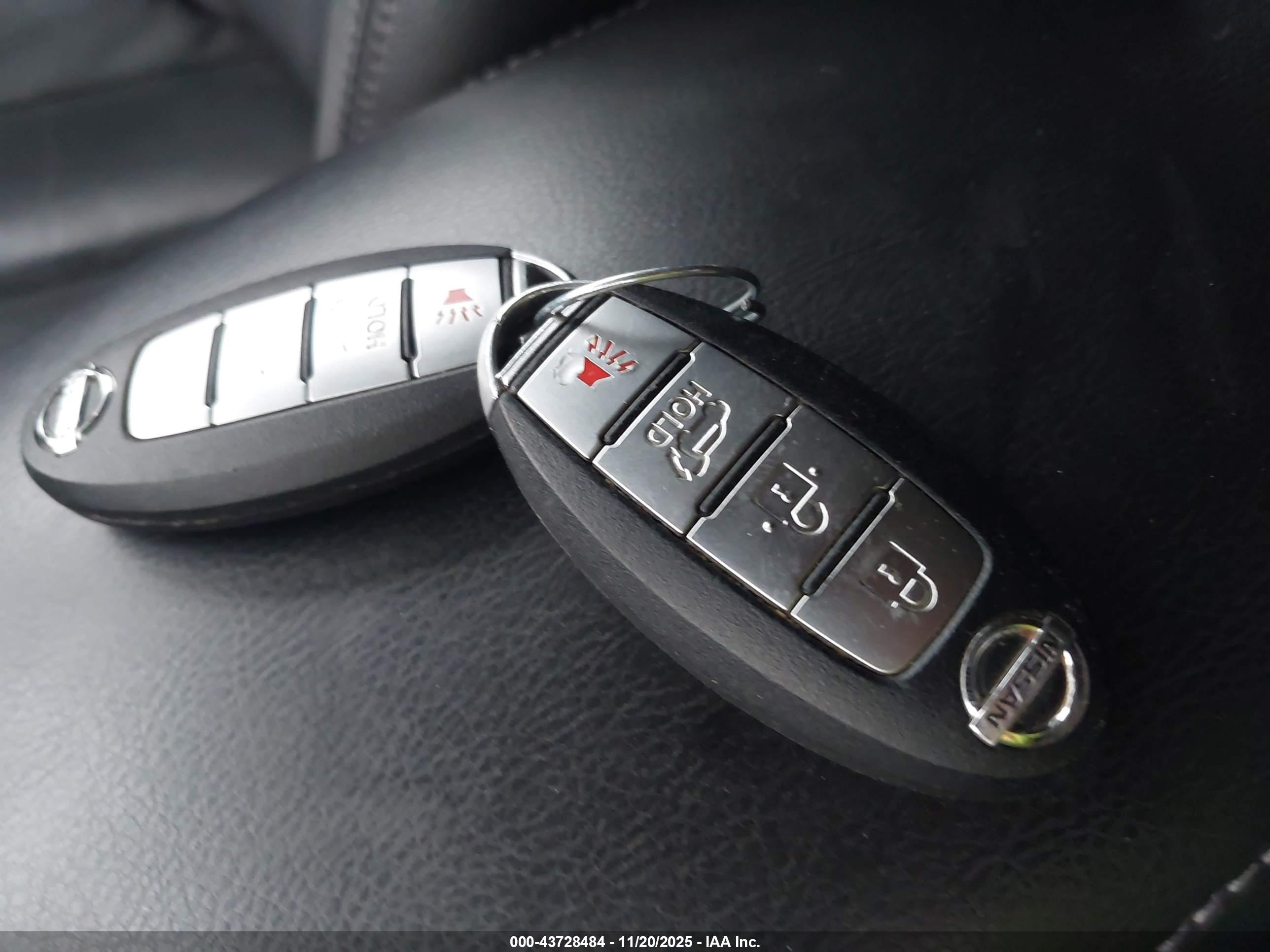 NISSAN ROGUE image 11