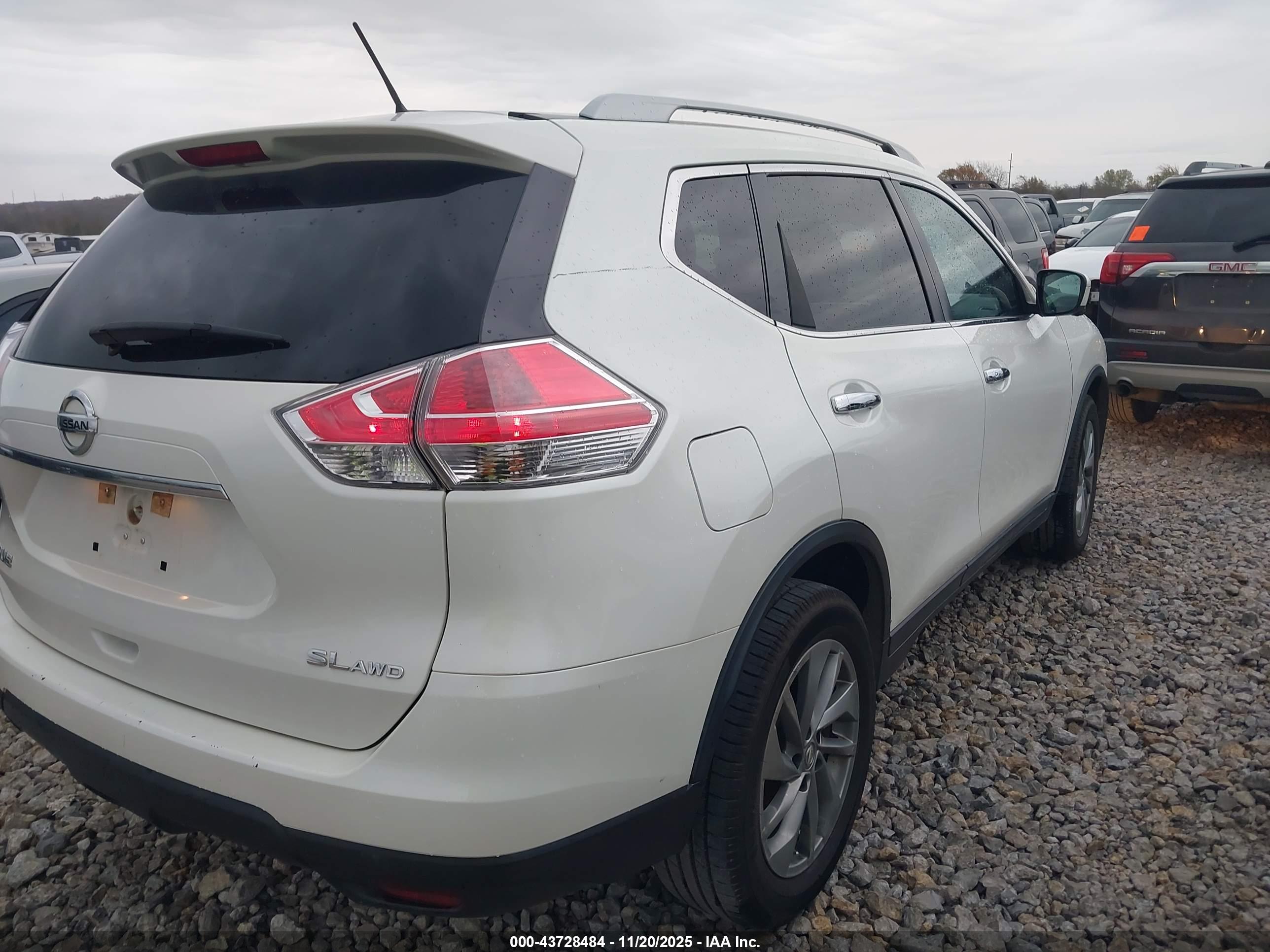 NISSAN ROGUE image 4