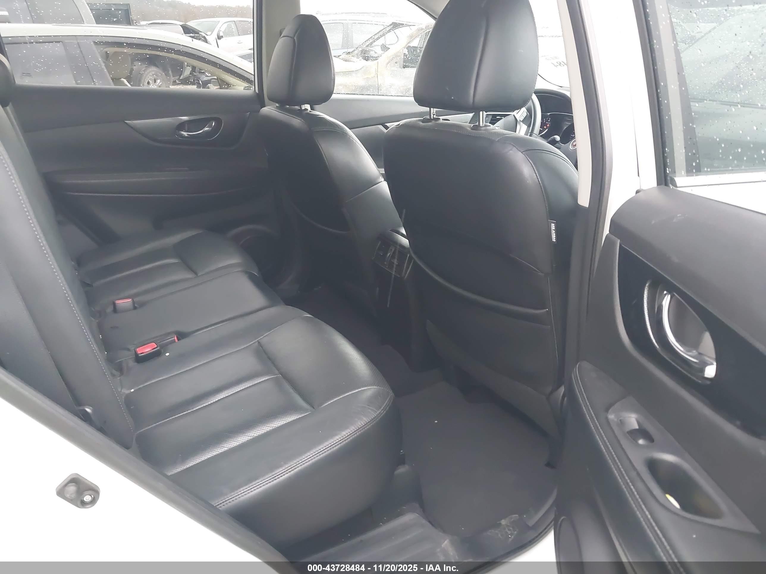 NISSAN ROGUE image 8