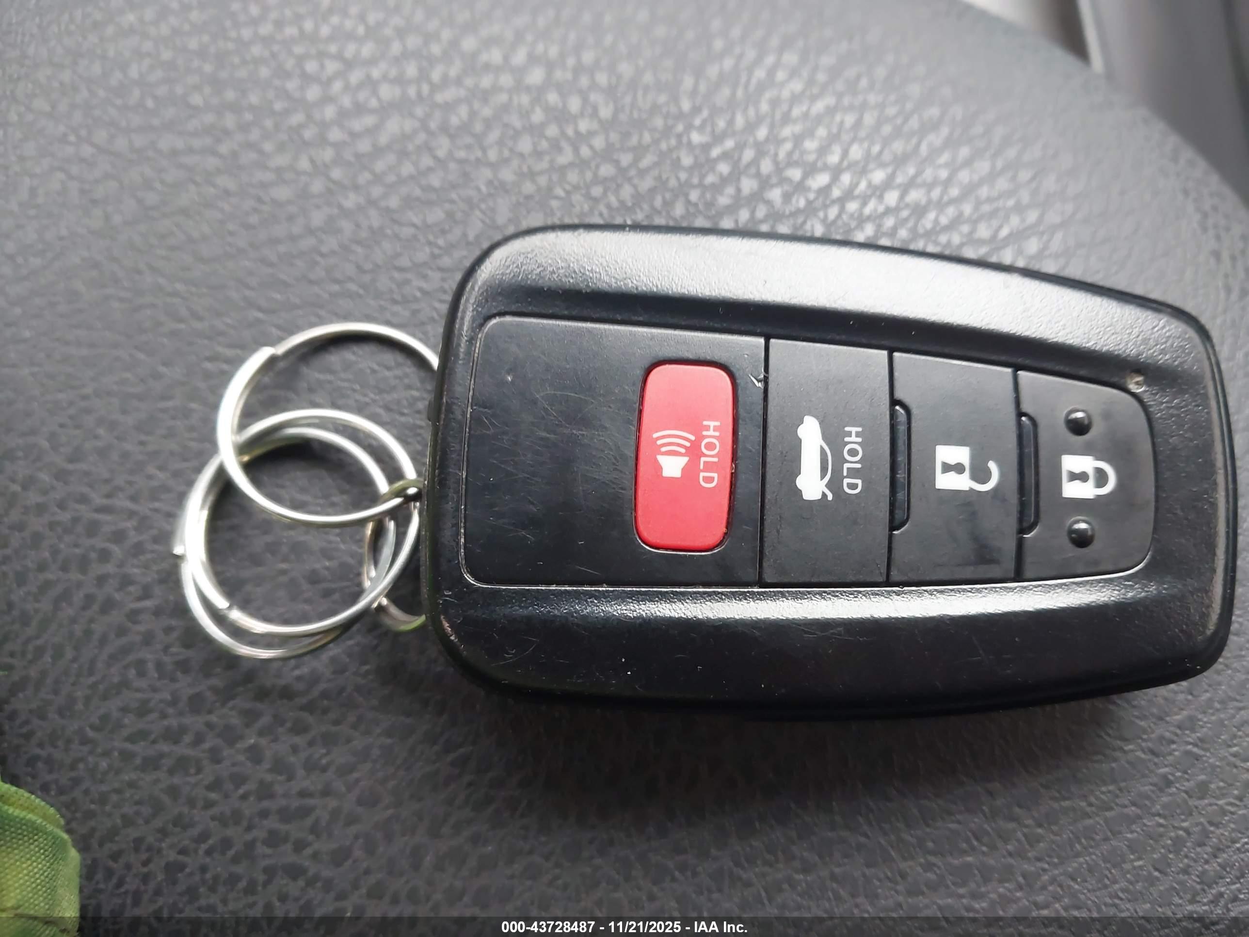 TOYOTA CAMRY image 11