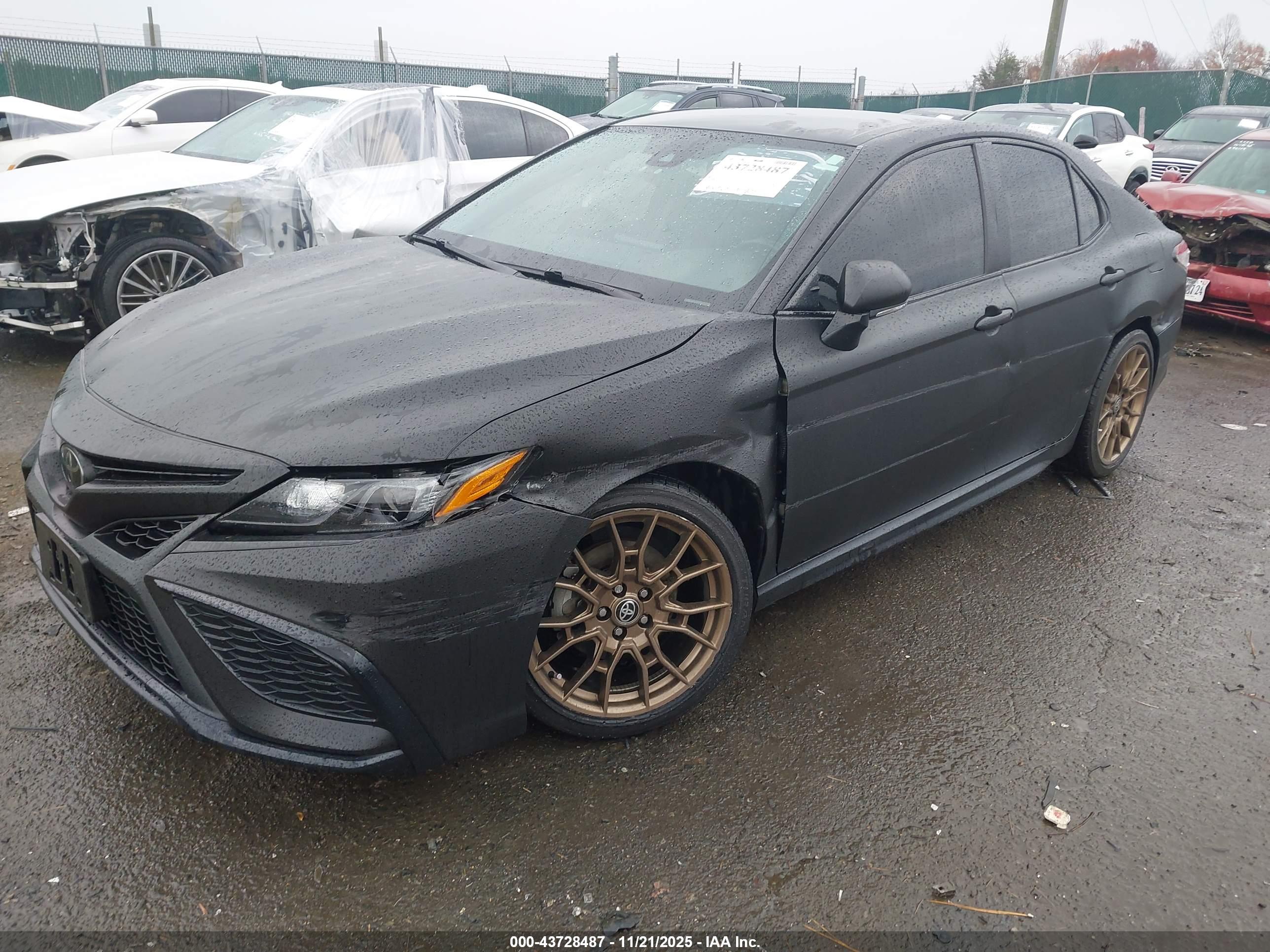 TOYOTA CAMRY image 2