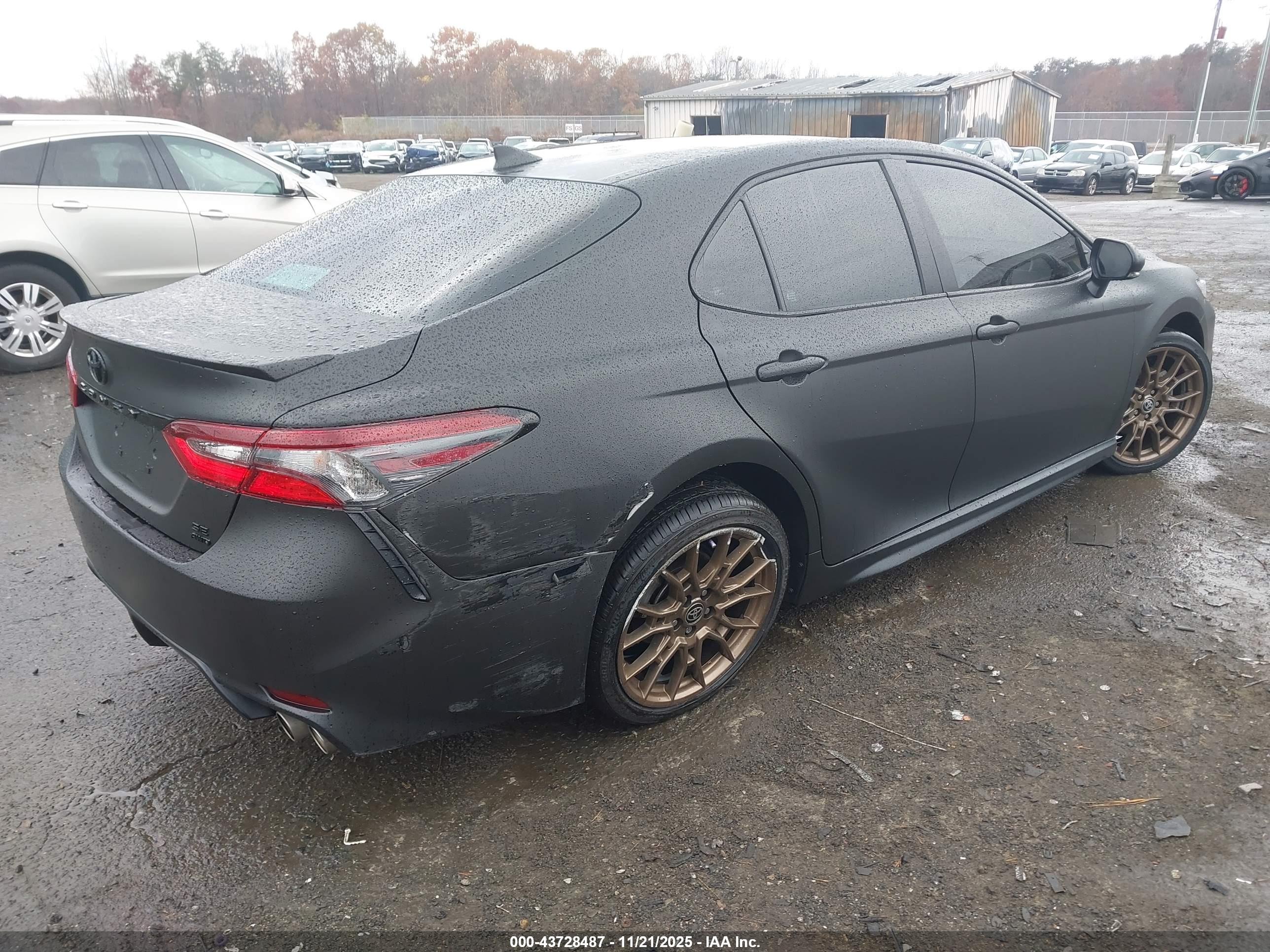 TOYOTA CAMRY image 4
