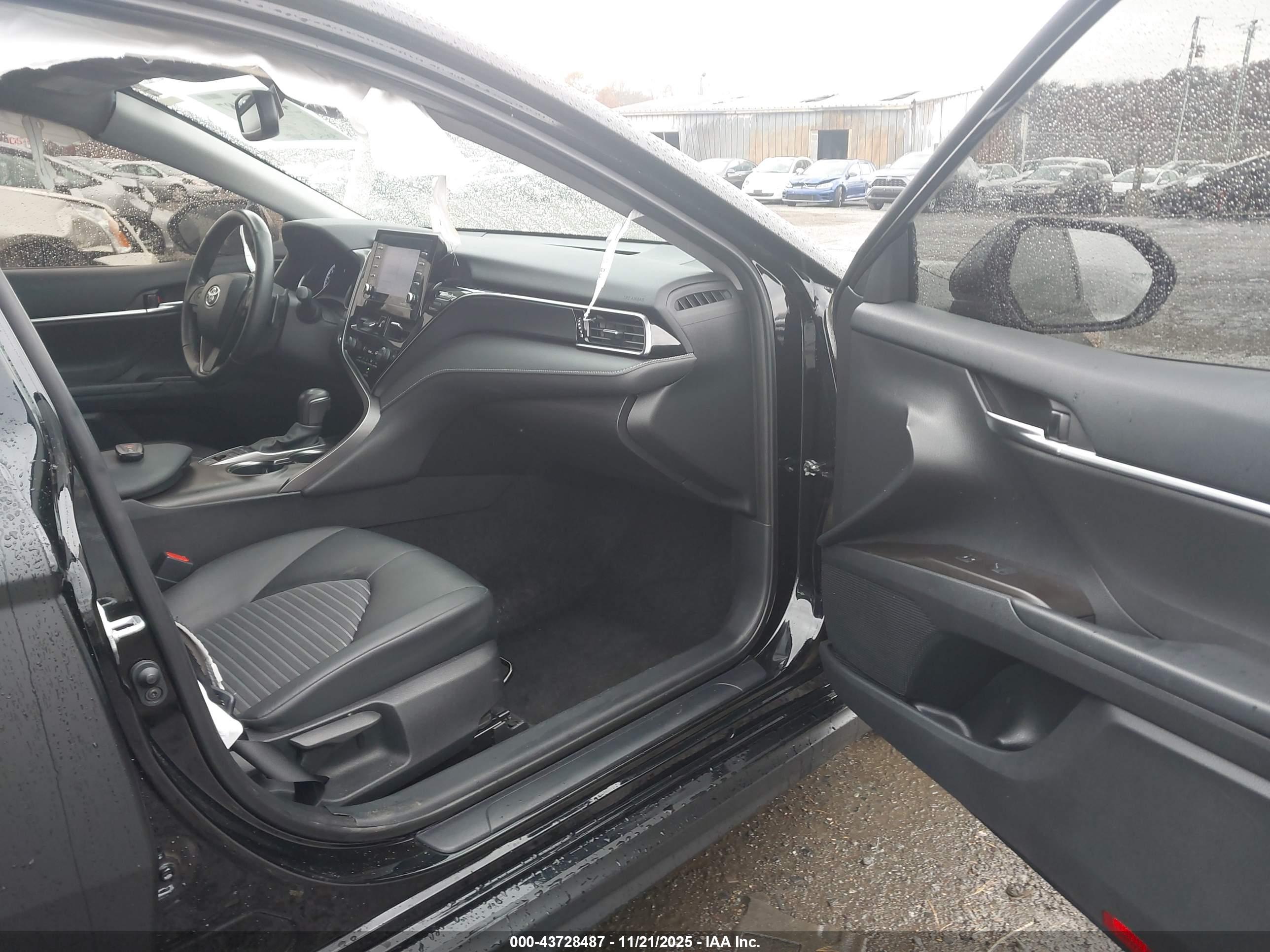 TOYOTA CAMRY image 5