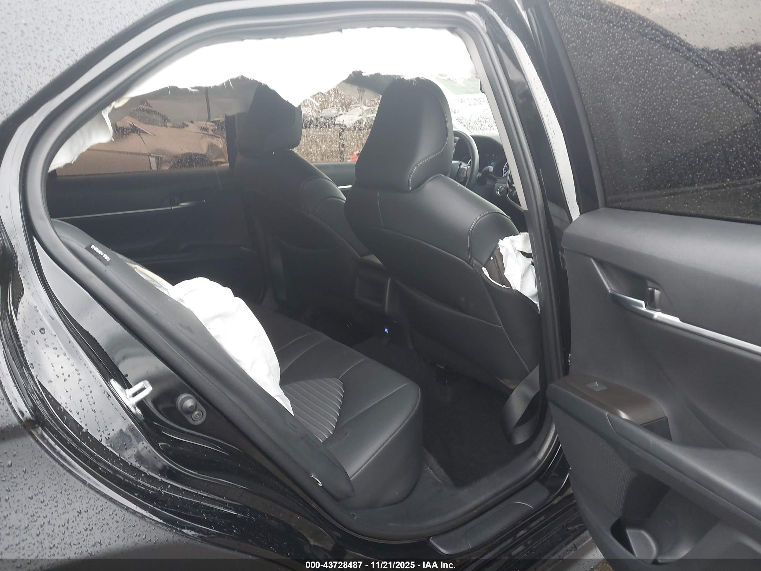 TOYOTA CAMRY image 8