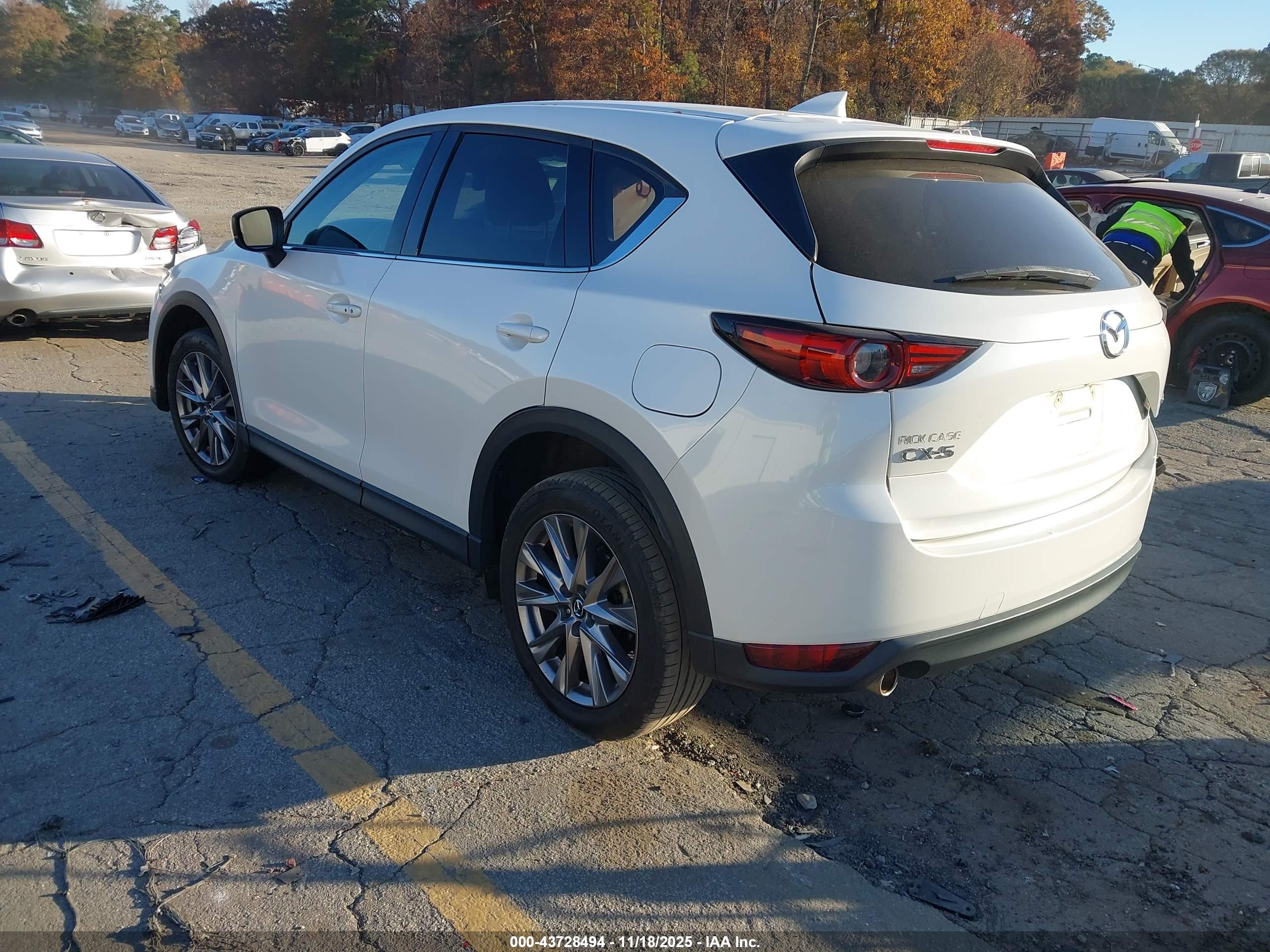 MAZDA CX-5 image 3