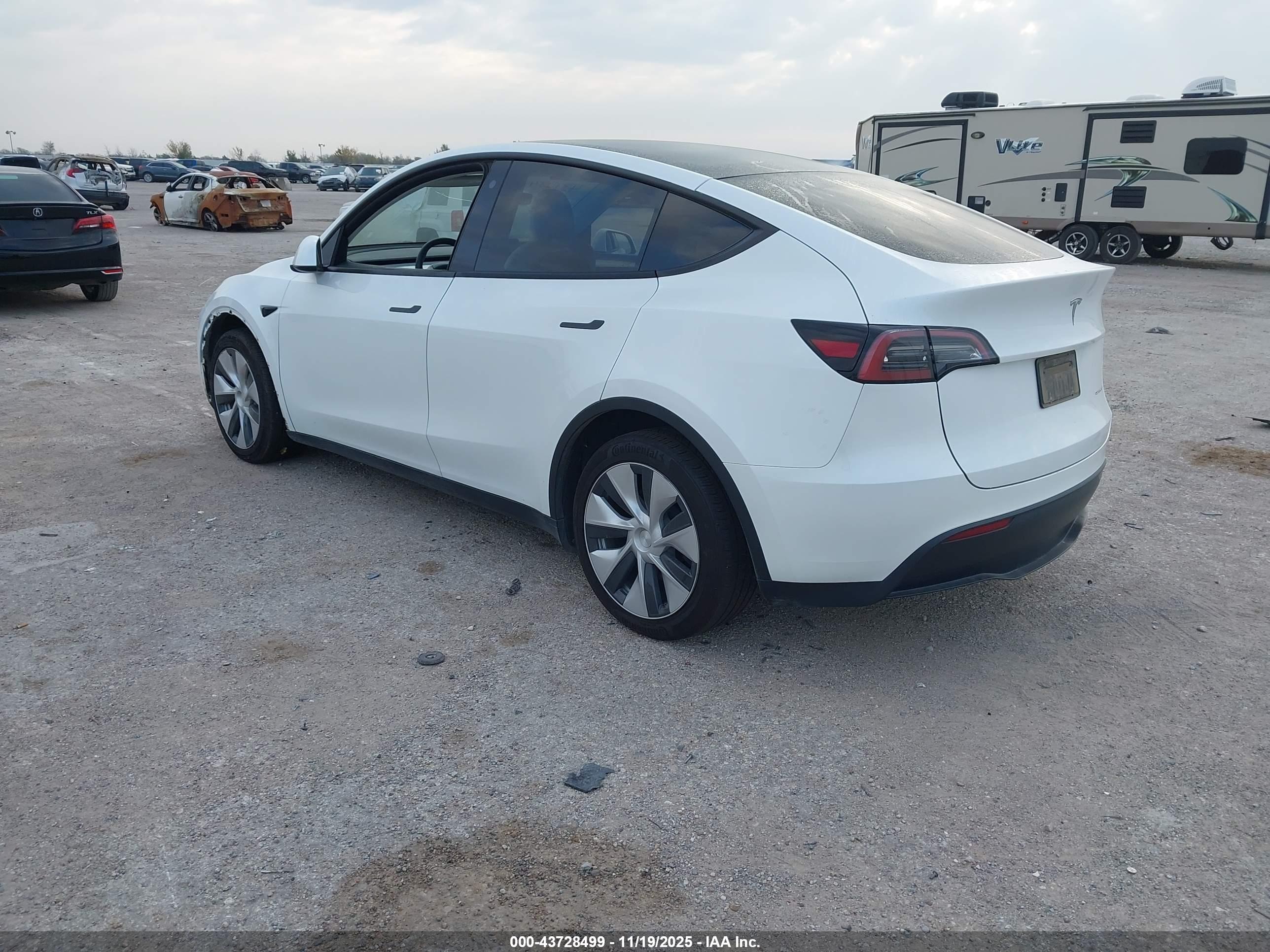 TESLA MODEL image 3