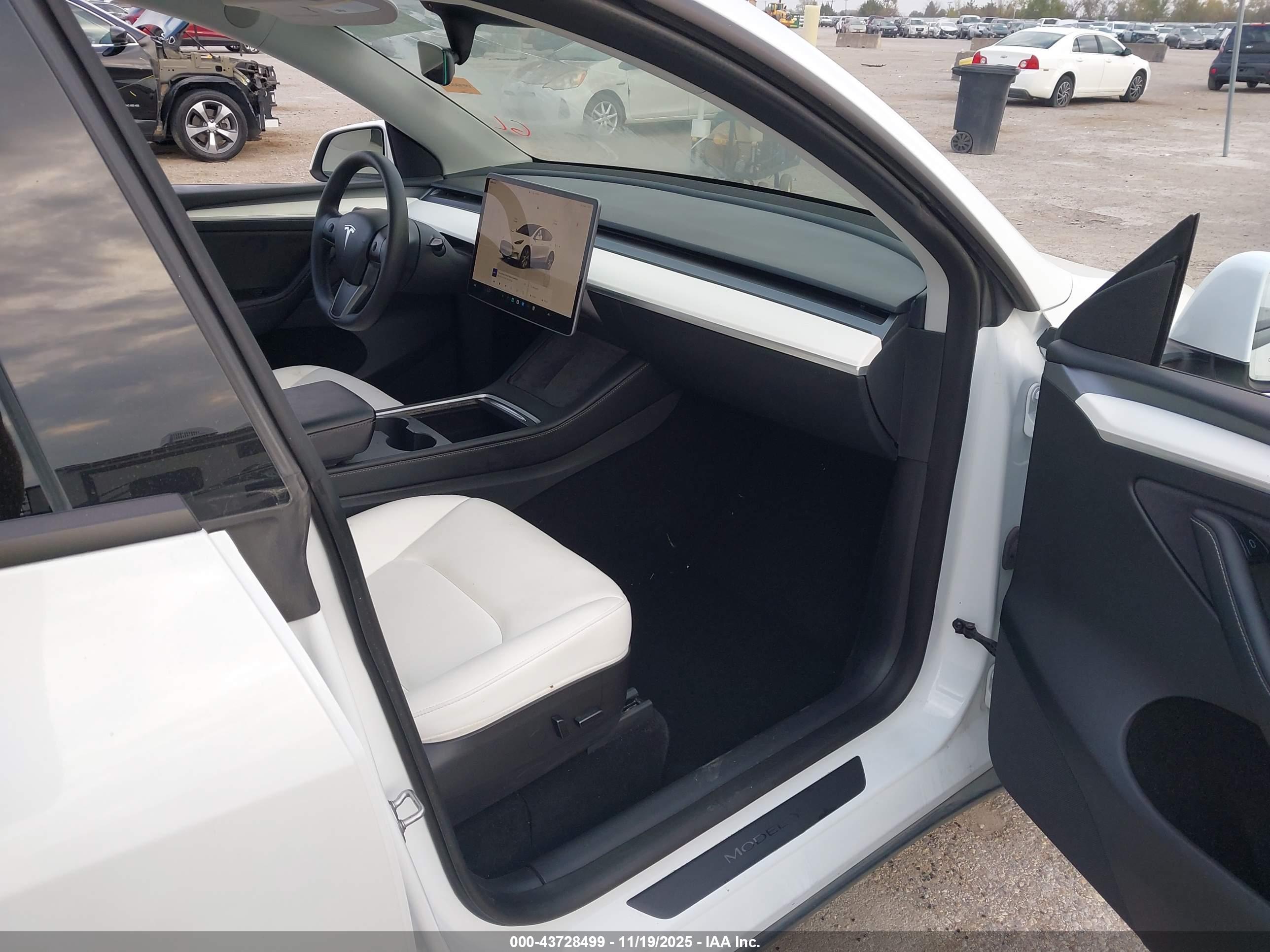 TESLA MODEL image 5