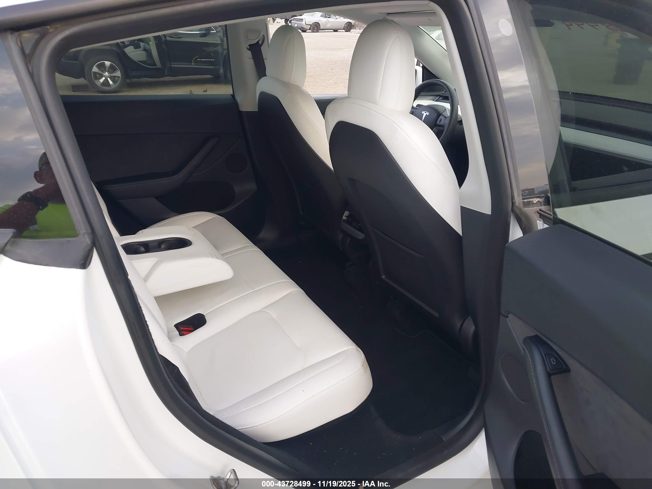 TESLA MODEL image 8