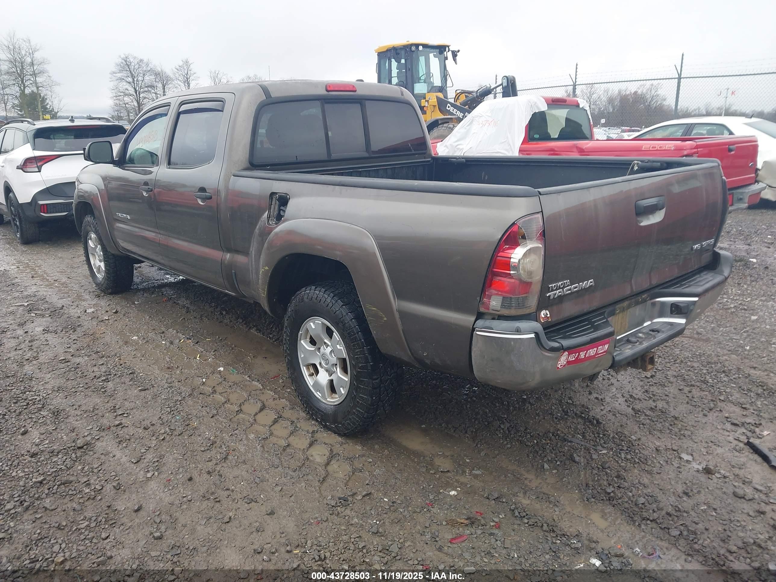 TOYOTA TACOMA image 3