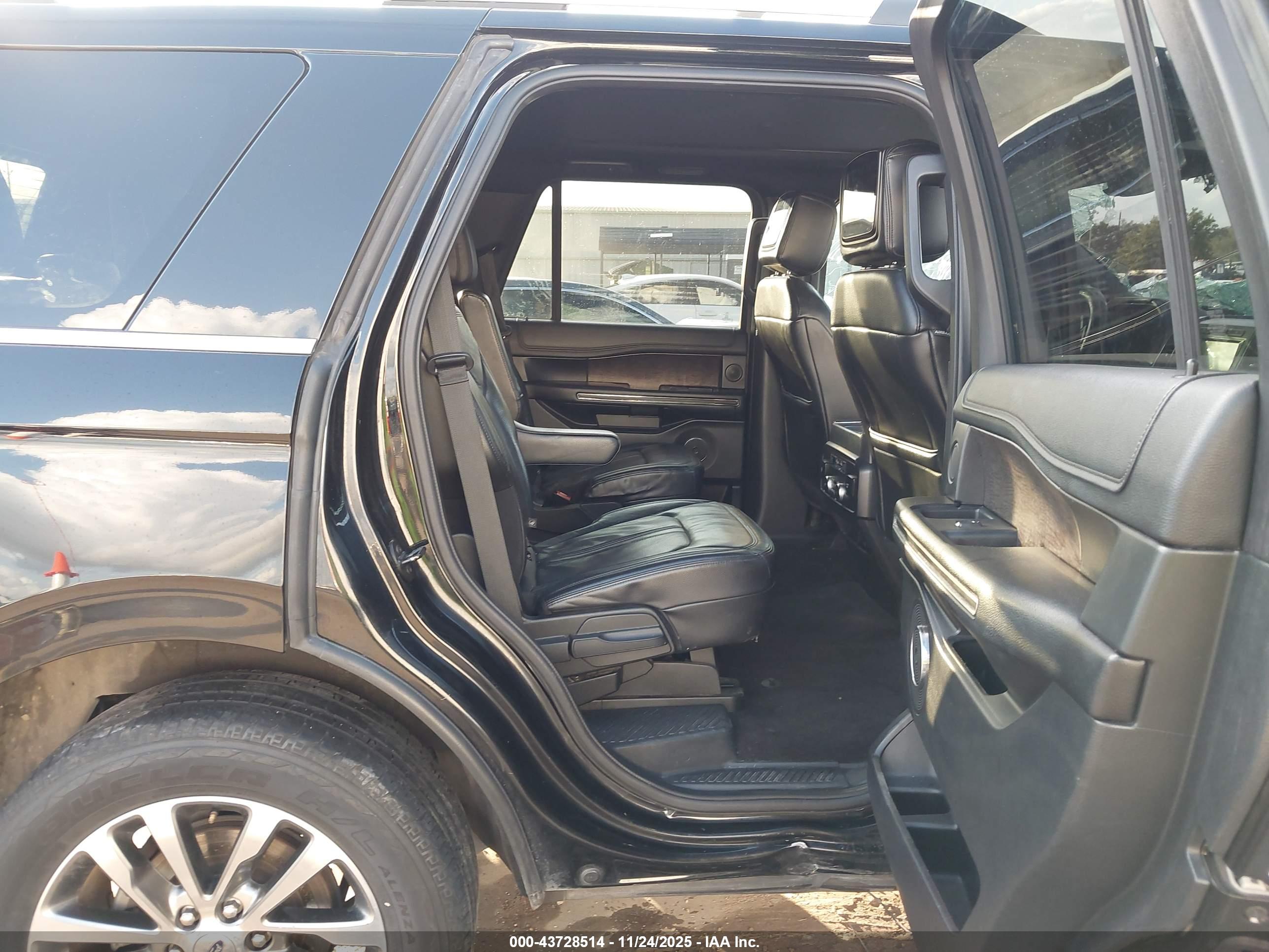 FORD EXPEDITION image 8