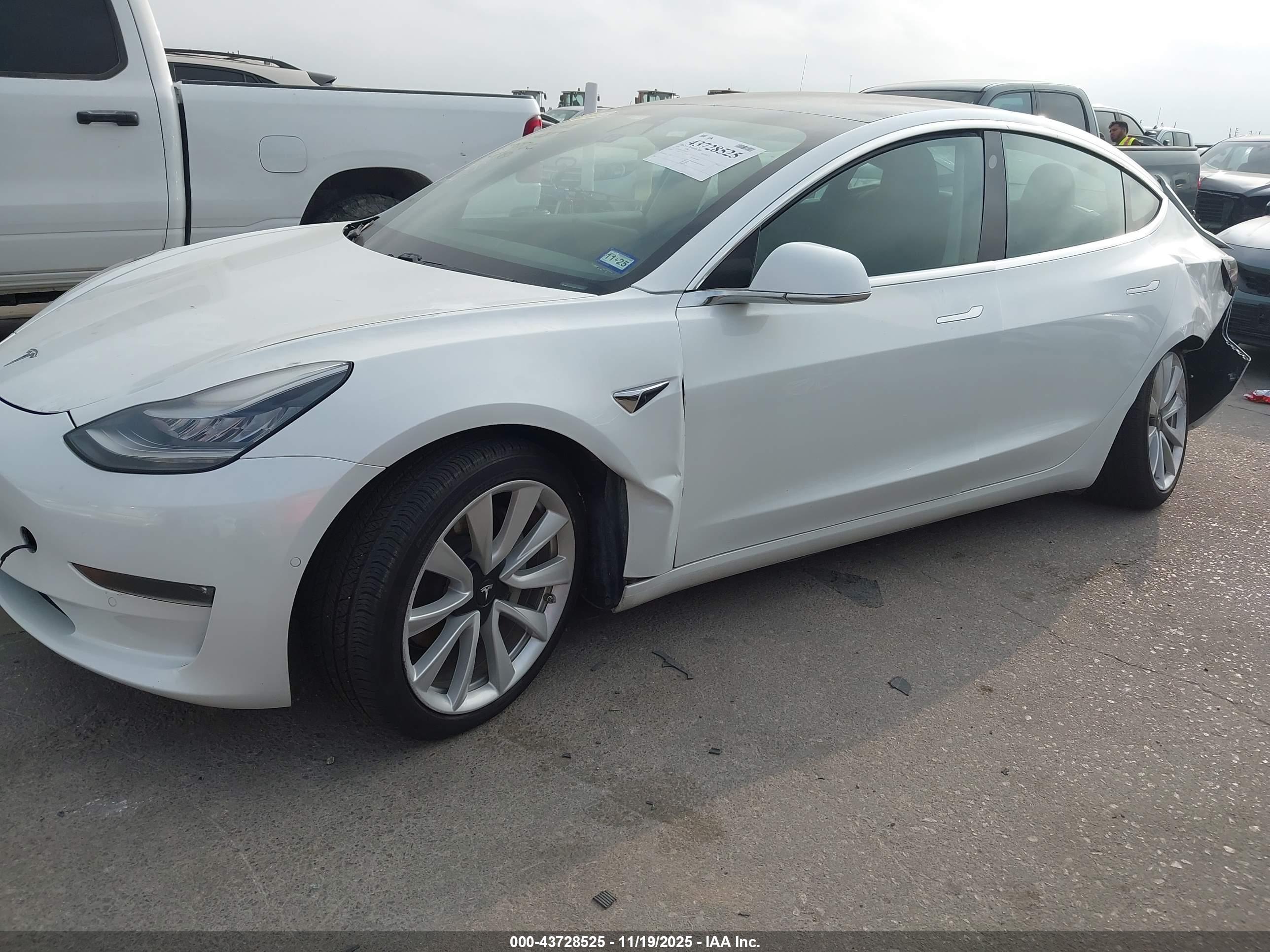 TESLA MODEL image 2