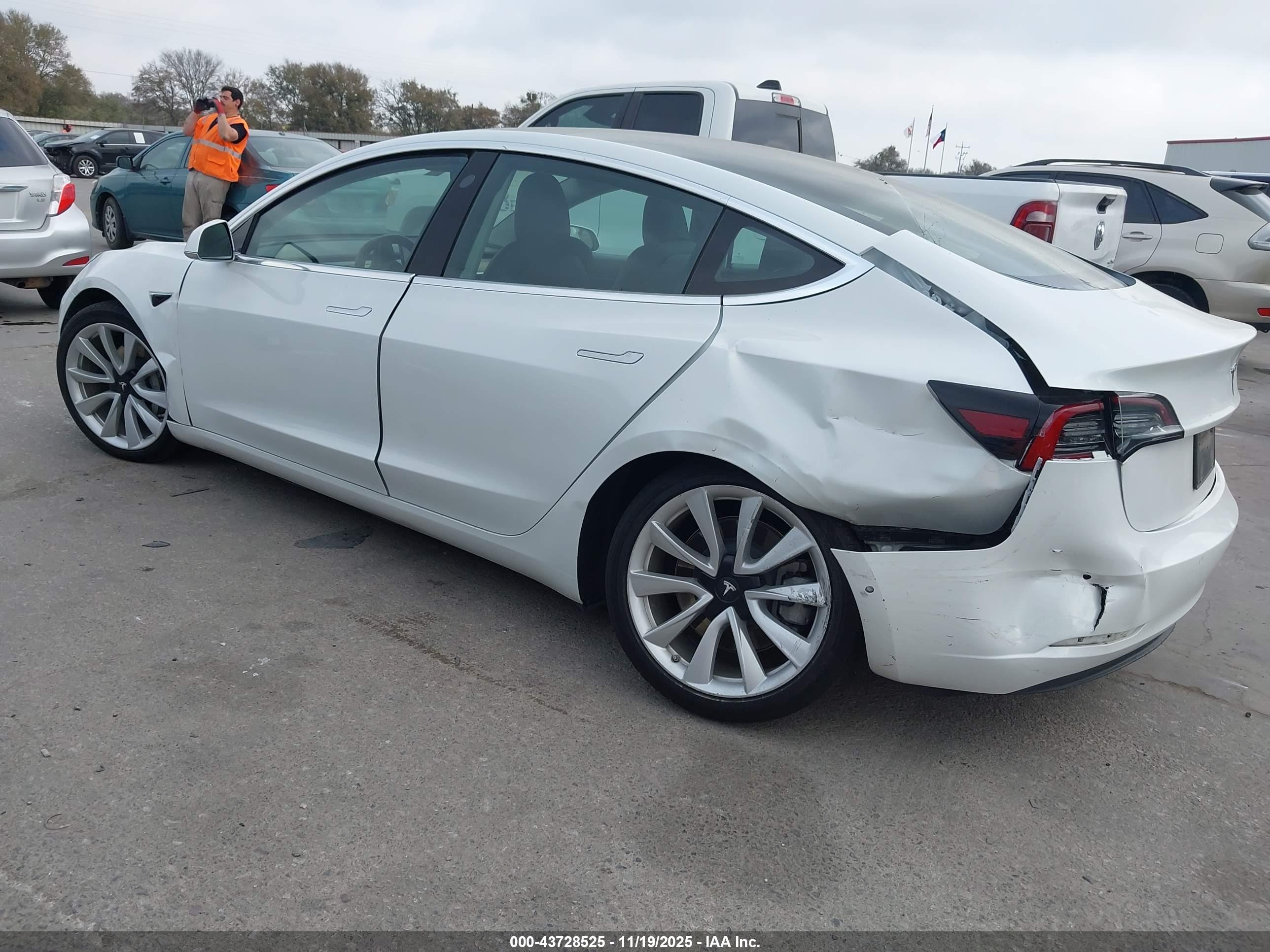 TESLA MODEL image 3
