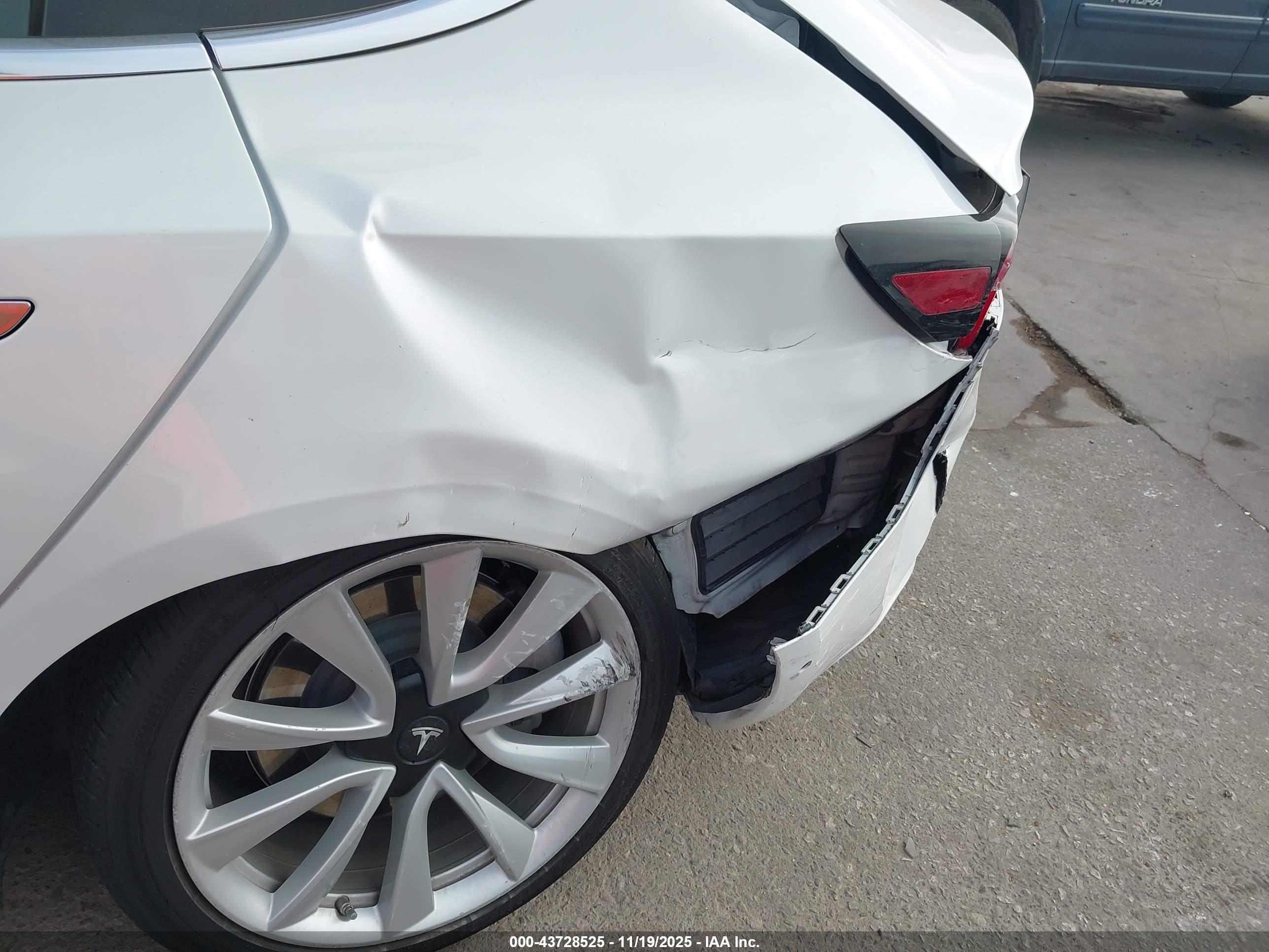 TESLA MODEL image 6