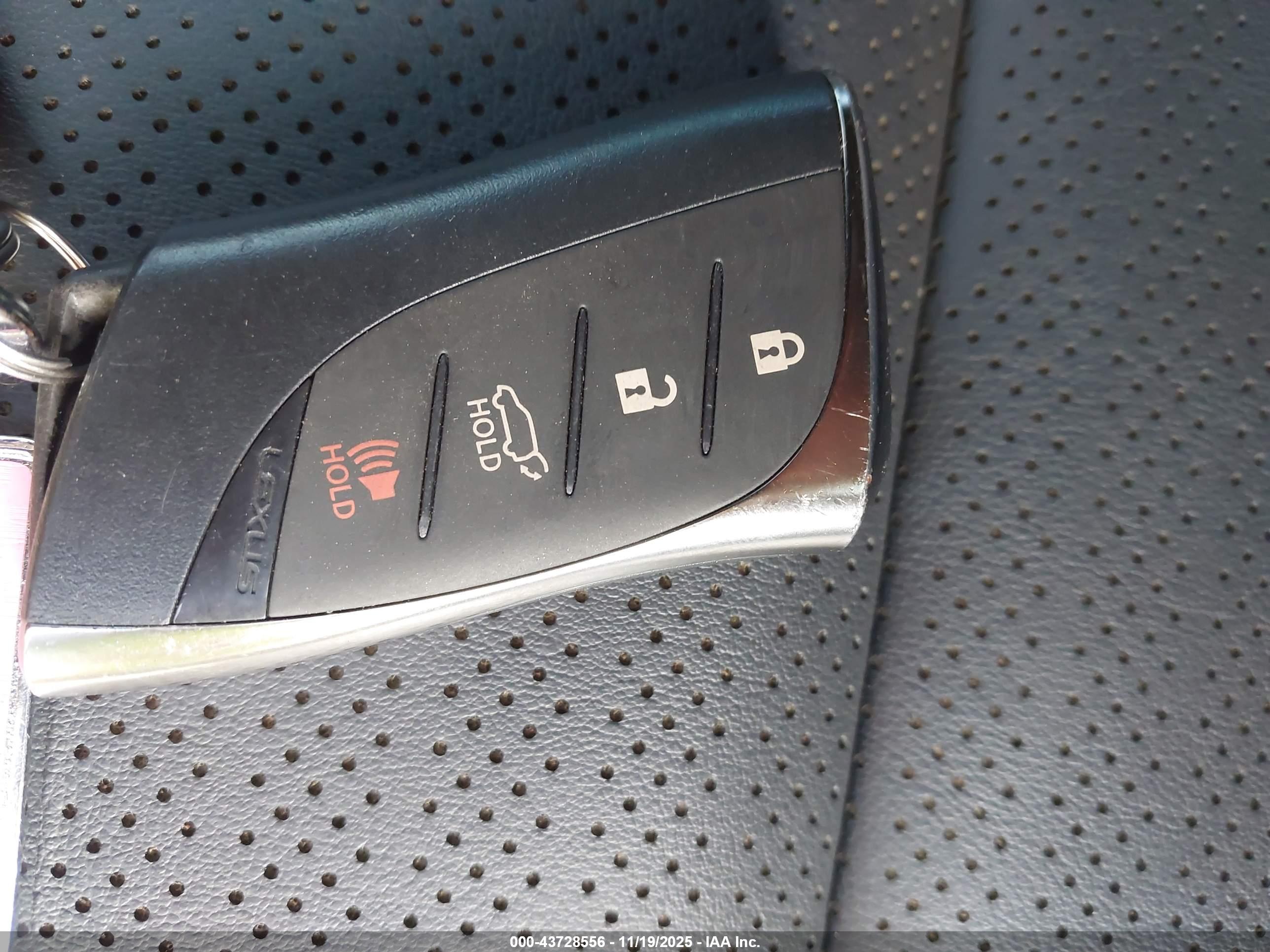 LEXUS TX image 11