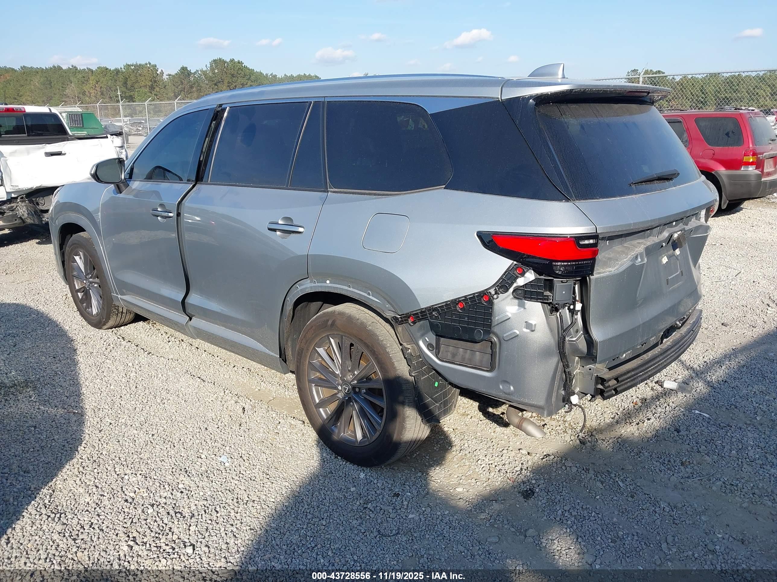 LEXUS TX image 3