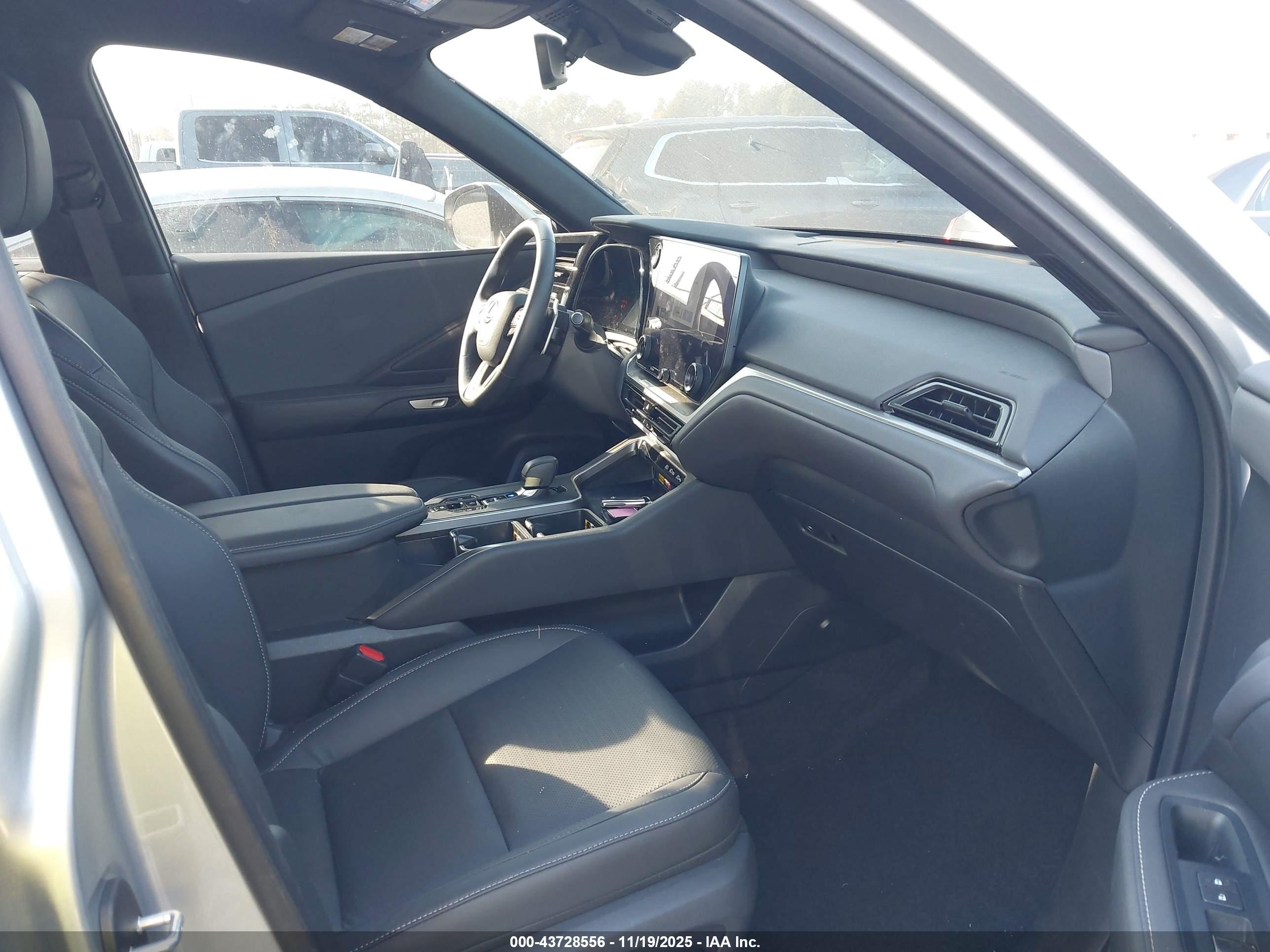 LEXUS TX image 5