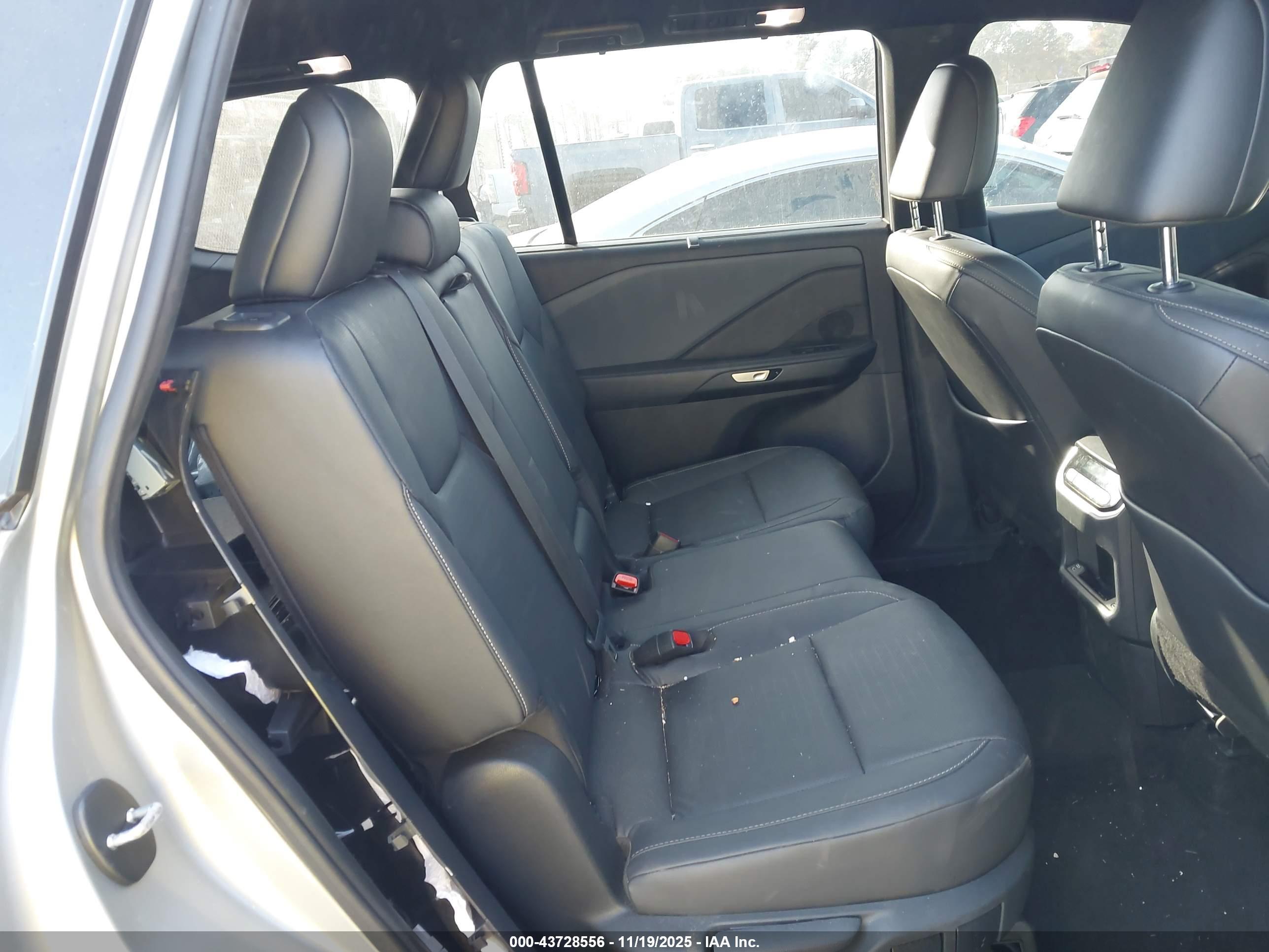 LEXUS TX image 8