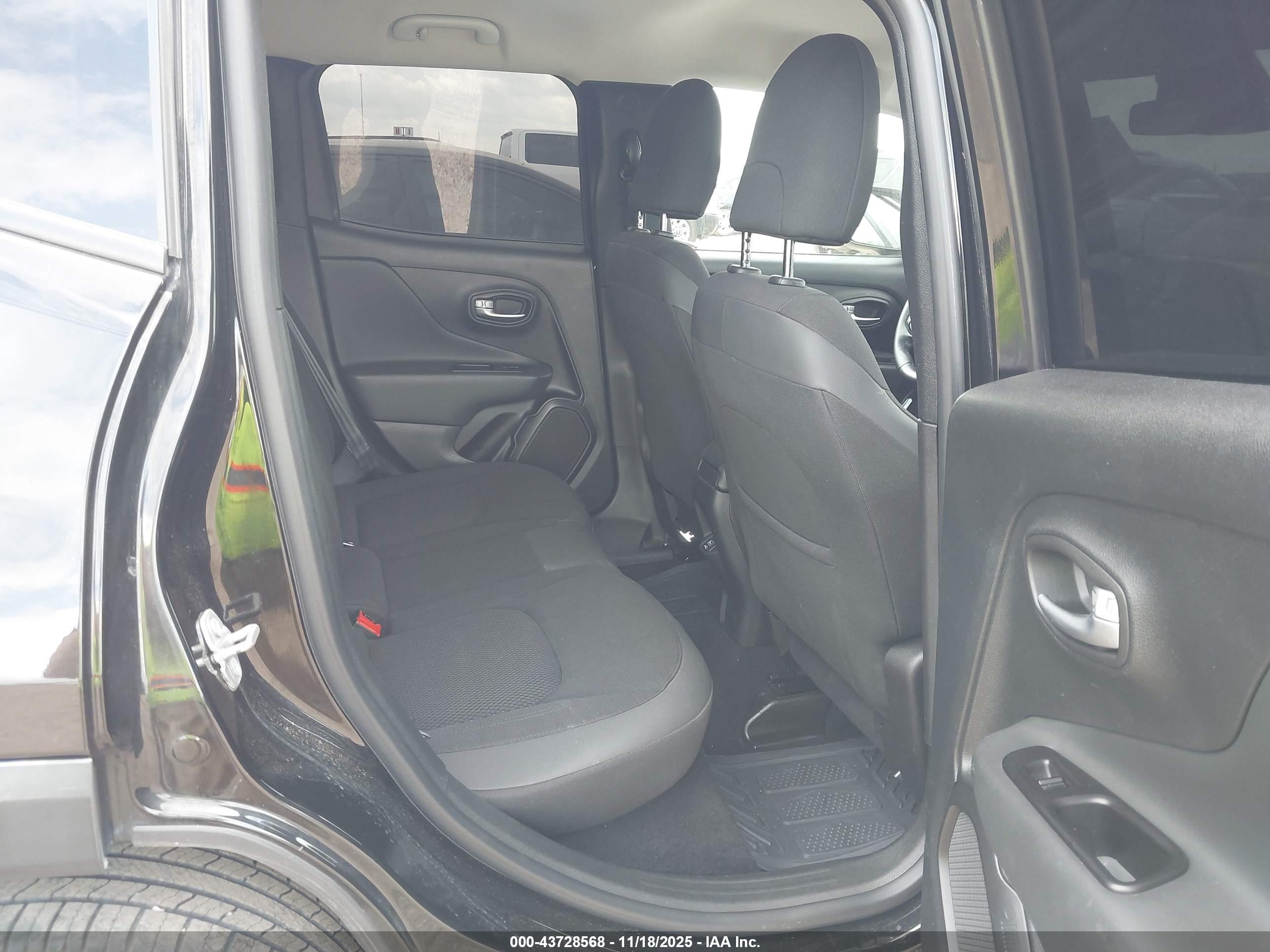 JEEP RENEGADE image 8