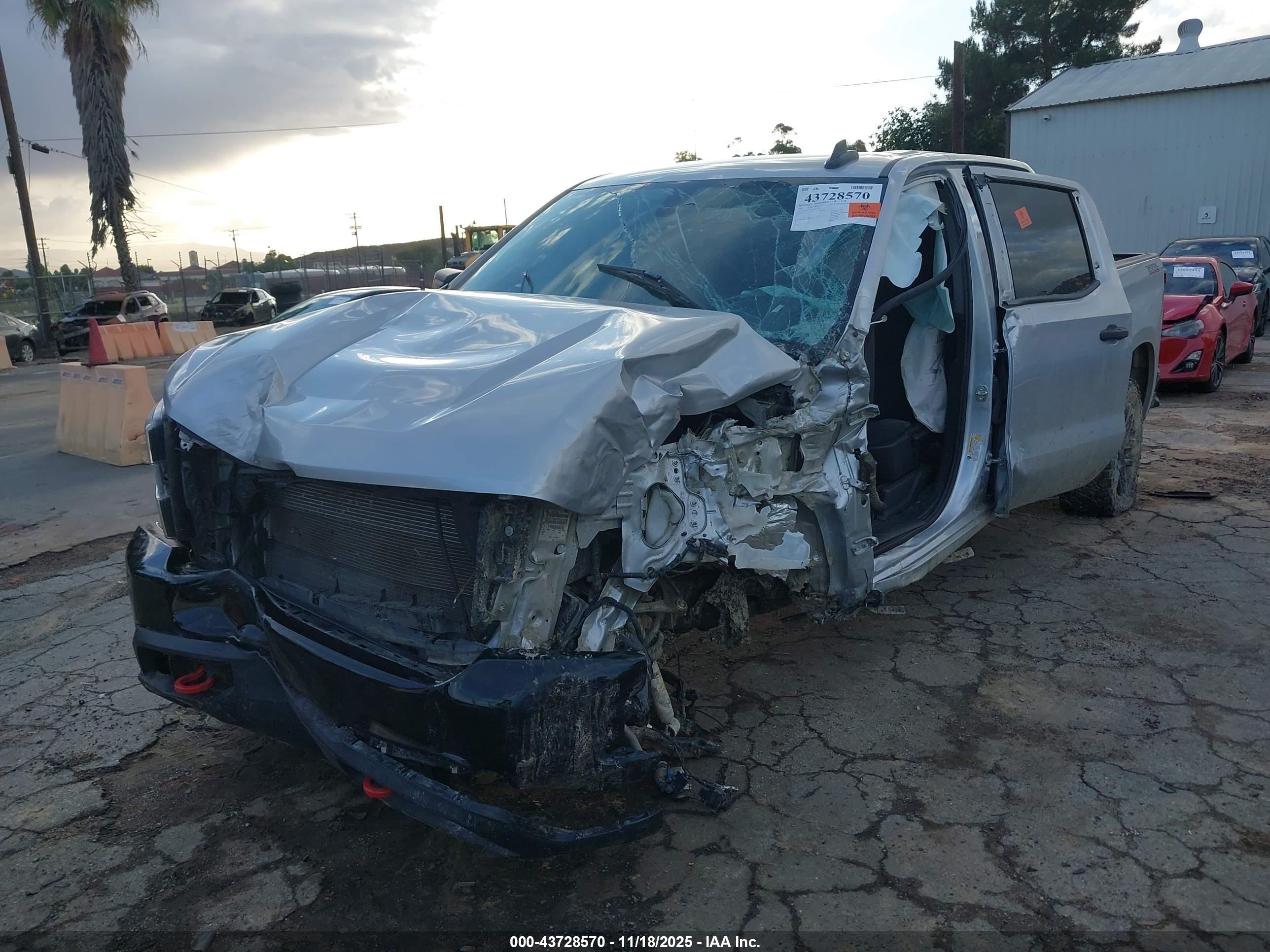 CHEVROLET SILVERADO image 2