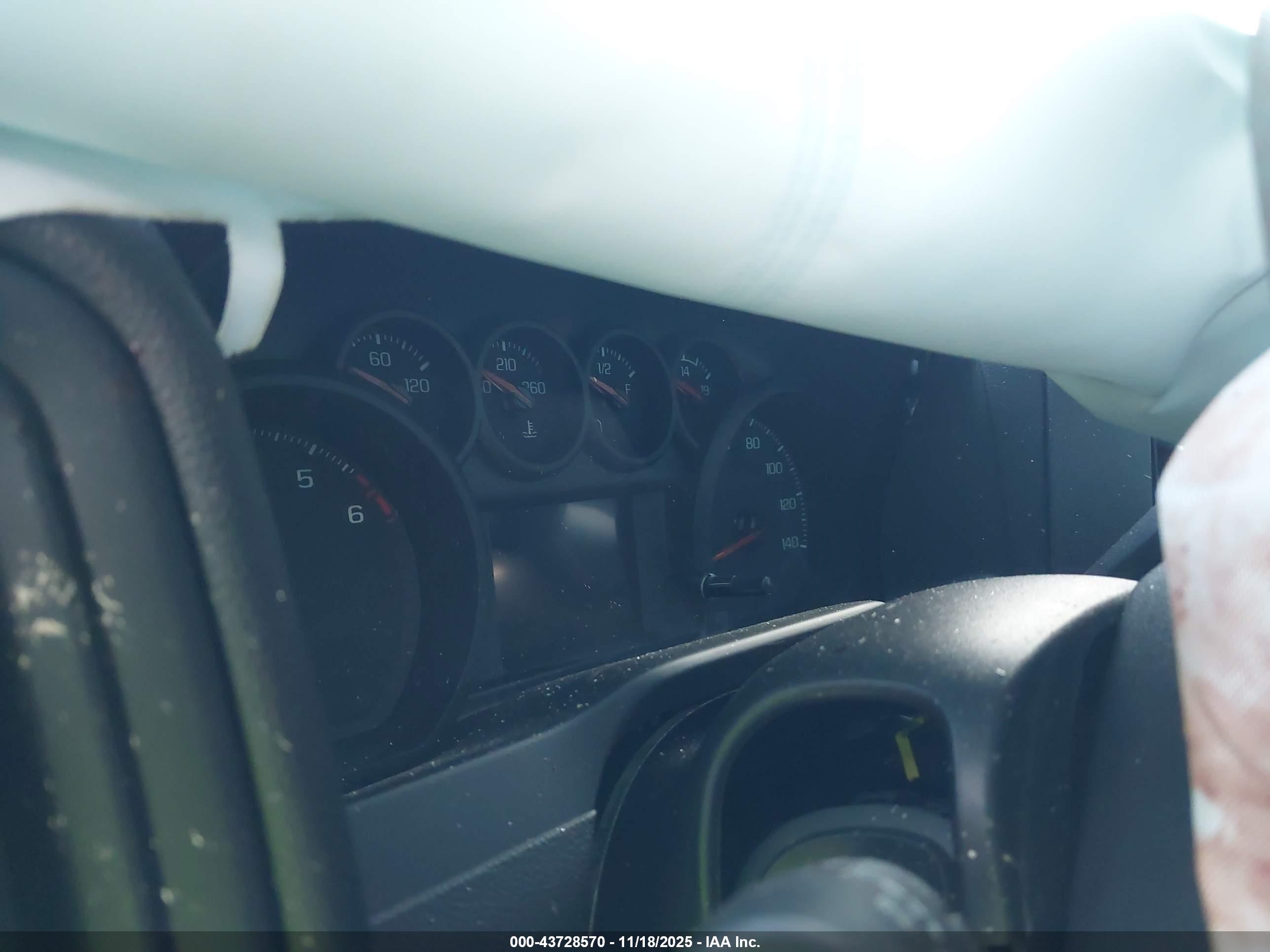 CHEVROLET SILVERADO image 7